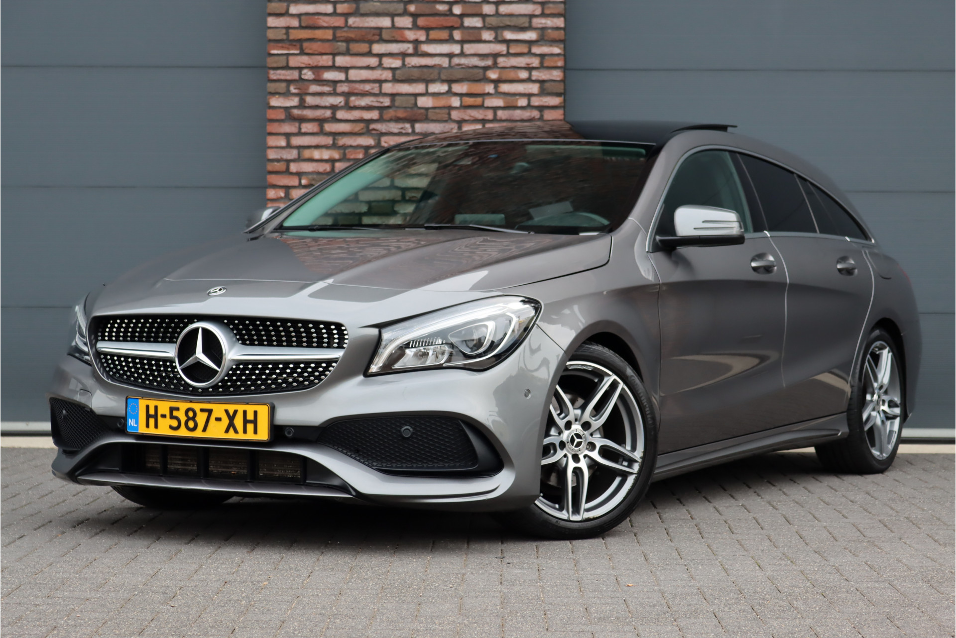 Mercedes-Benz CLA Shooting Brake 180 Business Solution AMG Line Aut7 | Panoramadak | Trekhaak | Stoelverwarming | Apple Carplay | High Perf. LED | Zitcomfortpakket |