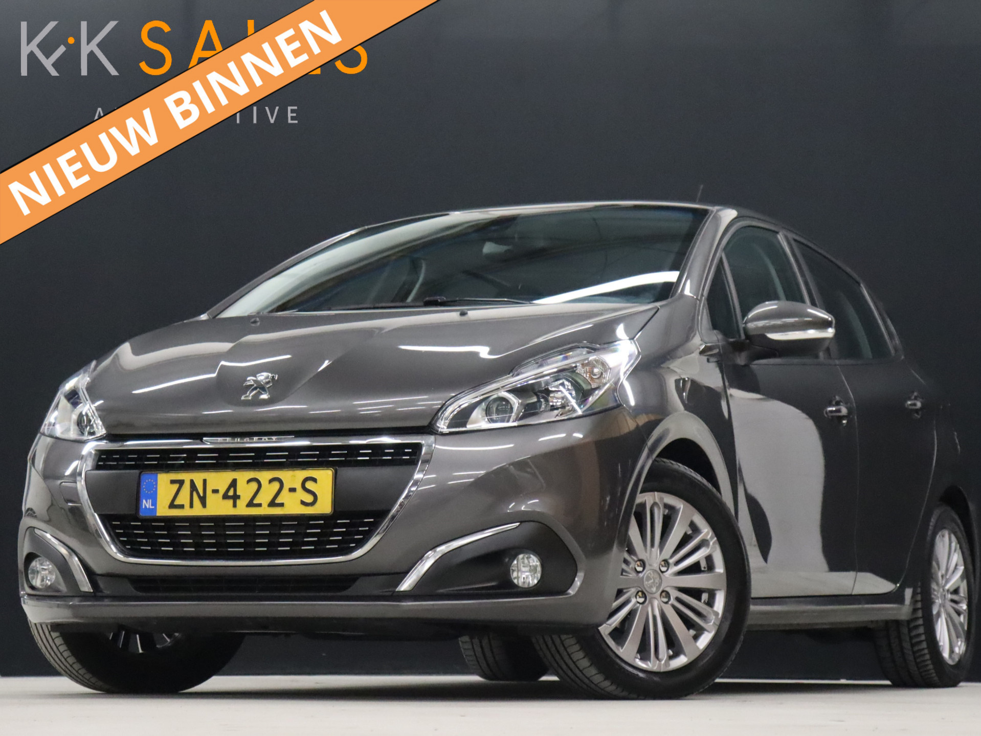 Peugeot 208 1.2 PureTech Signature Automaat [APPLE CARPLAY, TREKHAAK, ANDROID, NAVIGATIE, CRUISE CONTROL, LM-VELGEN, NIEUWSTAAT]