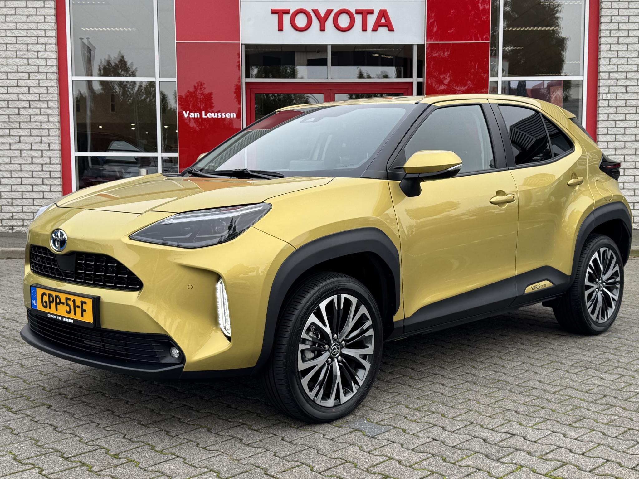 Toyota Yaris Cross 1.5 HYBRID EXECUTIVE STOEL/STUURVERW. PARKSENSOREN V+A BLIND-SPOT APPLE/ANDROID 18" LM-VELGEN