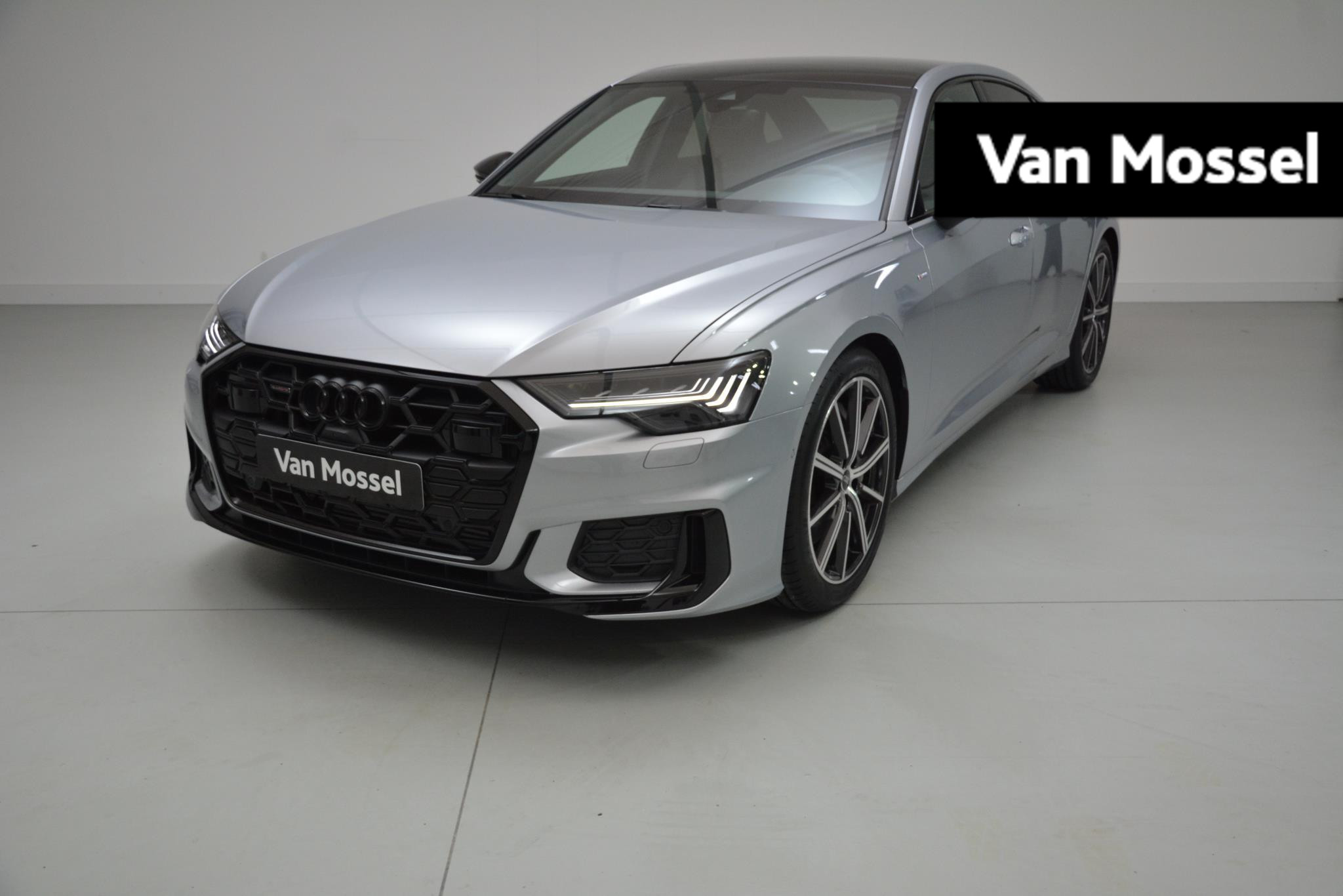 Audi A6 Limousine 50 TFSI e quattro S edition 299 PK | Nieuw | Fabrieksgarantie | Automaat | Navigatie | Bang & Olufsen | Stoelverwarming vóór | Matrix-LED koplampen | Achteruitrijcamera | Glazen panoramadak | Audi virtual cockpit plus | Audi smartphone interface | Lichtpakket plus ambient light | Optiekpakket zwart plus| | Assistentiepakket 'tour' | Hoogglans zwarte bedieningskn. |