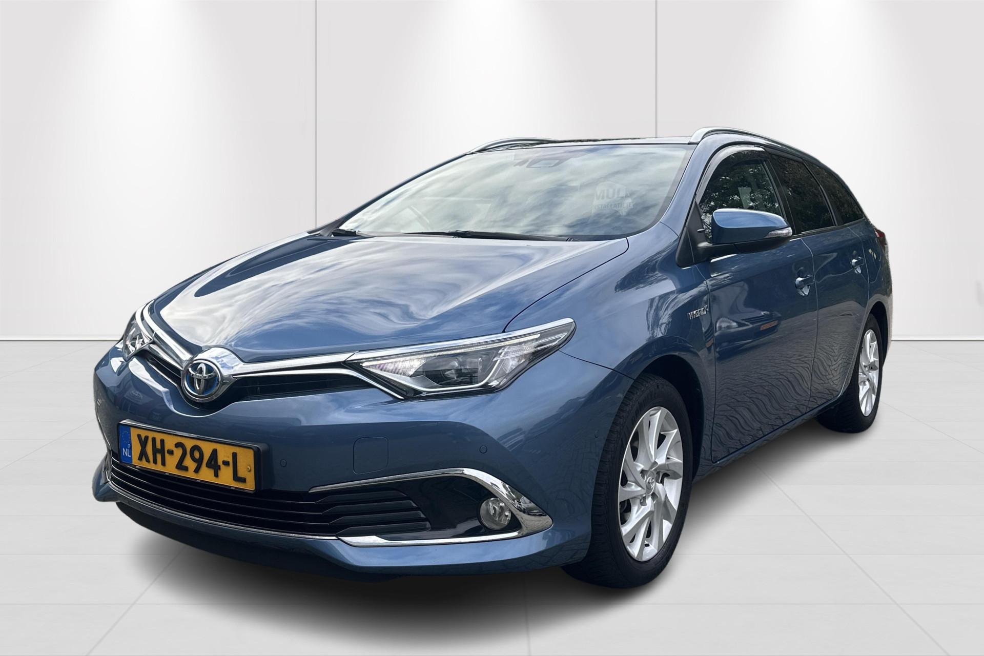 Toyota Auris Touring Sports 1.8 HYBRID EXECUTIVE NAVI PANODAK P-SENSOREN HALF-LEDER/STOELVERWARMING CAMERA KEYLESS NL-AUTO