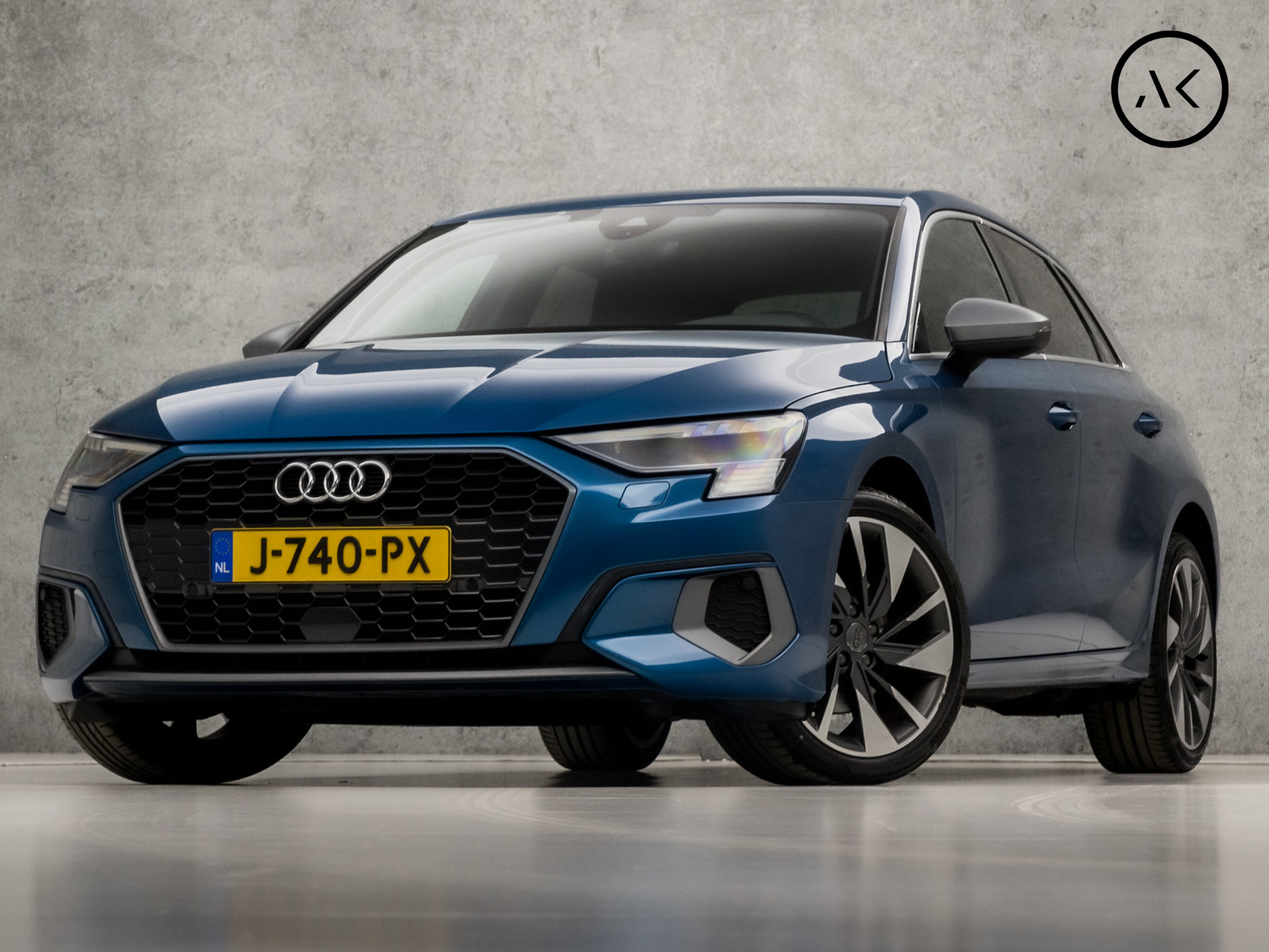 Audi A3 Sportback 30 TFSI Sport (APPLE CARPLAY, GROOT NAVI, KEYLESS START, MATRIX LED, LEDER, SPORTSTOELEN, GETINT GLAS, CLIMATE, DYNAMISCHE KNIPPERLICHTEN, ZWART HEMEL, NIEUWSTAAT)