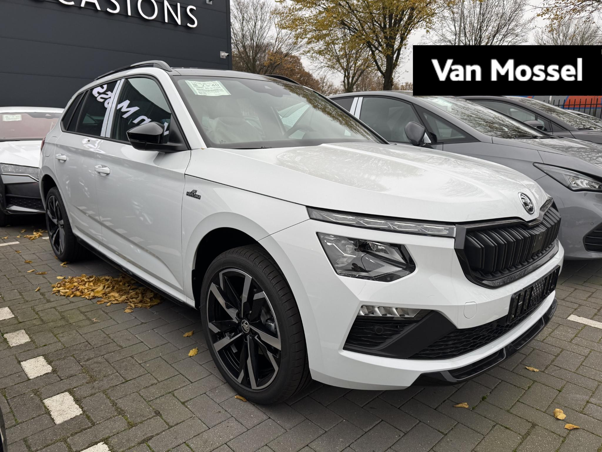 Škoda Kamiq 1.0 TSI Monte Carlo 115 PK | Matrix LED Koplampen | Navigatie | Climate Control | Apple Carplay/Android Auto | Adaptive Cruise Control | Panorama dak | Keyless-Entry | Achteruitrijcamera | Elektrische achterklep | Privacy Glass | Virtual Cockpit | Parkeersensoren | Lichtmetalen velgen | € 2.000,- inruilpremie! | Direct leverbaar! |