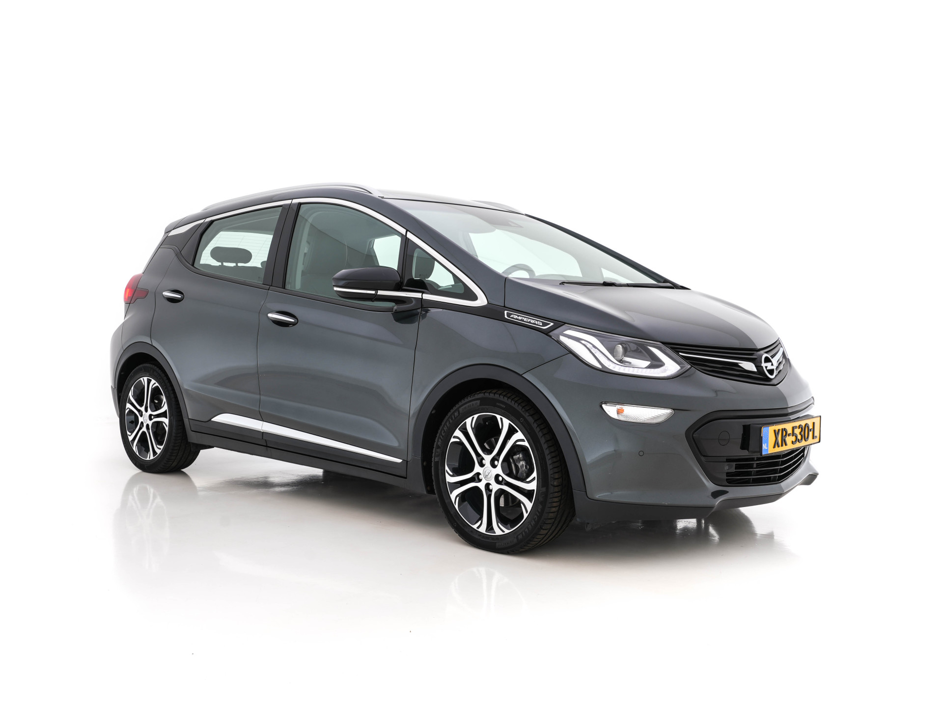 Opel Ampera-e Business Executive 60 kWh (INCL-BTW) *XENON | VOLLEDER | BOSE-AUDIO | DAB | NAVI-FULLMAP | APP-CONNECT | CRUISE | LANE-ASSIST | COMFORT-SEATS | 17"ALU*