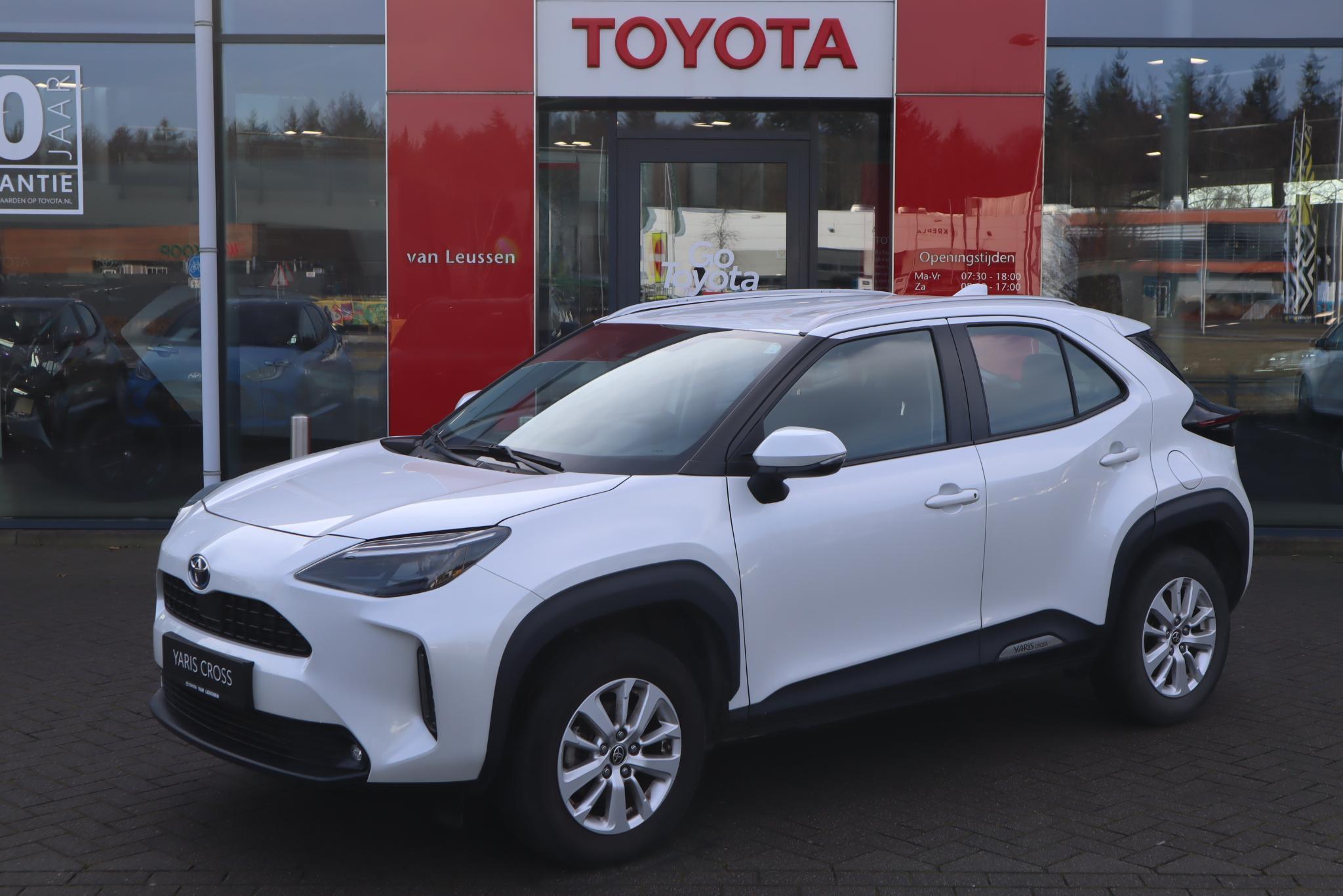 Toyota Yaris Cross 1.5 HYBRID DYNAMIC APPLE/ANDROID EL-ACHTERKLEP KEYLESS NAVI STUUR/STOELVERWARM.