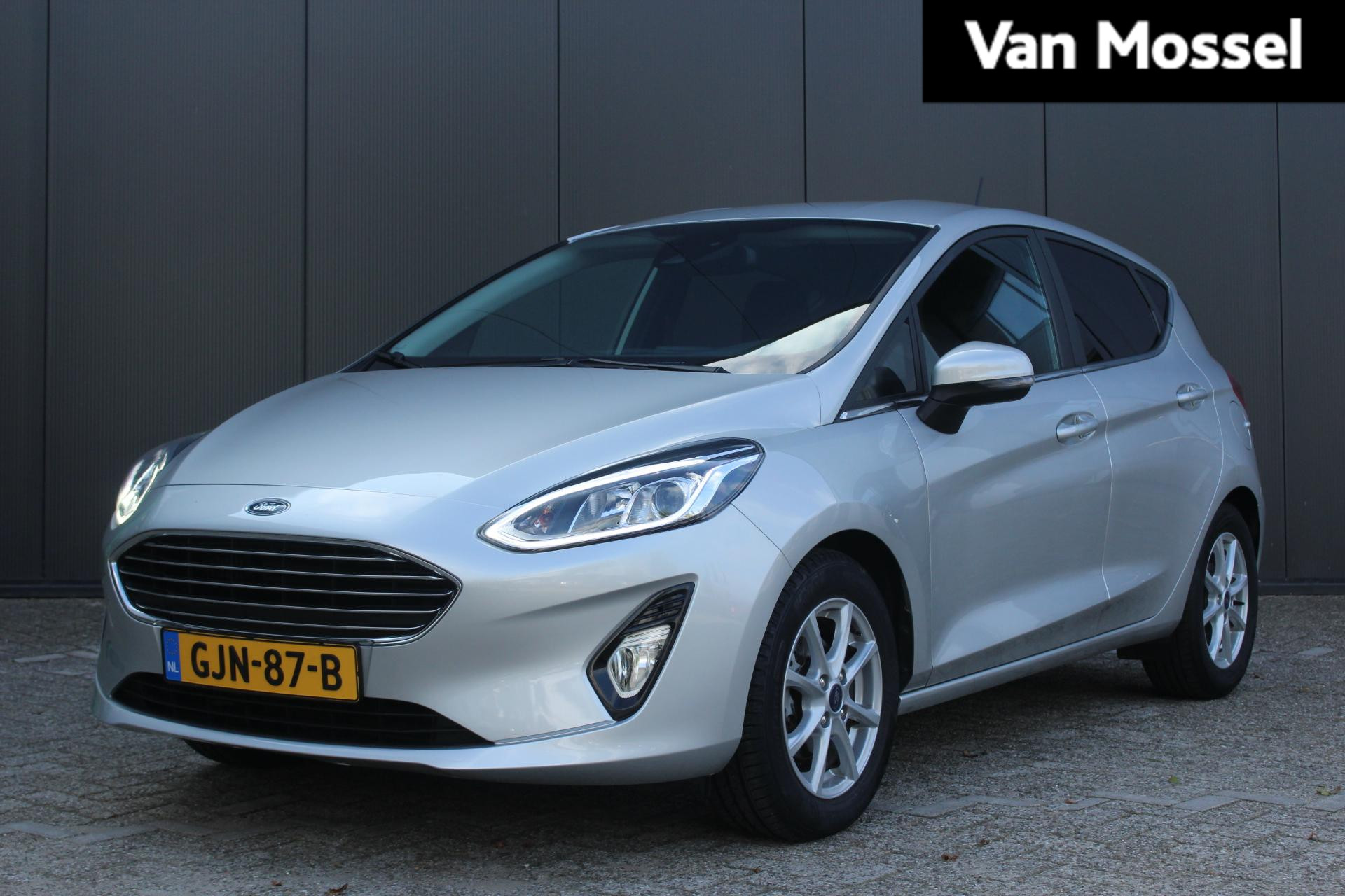 Ford Fiesta 1.0 EcoBoost 95Pk Titanium | parkeersensoren achter | Climate Control | Verwarmde Voorstoelen, Voorruit & Stuurwiel | Cruise Control | Privacy Glas | Lichtmetalen Velgen |