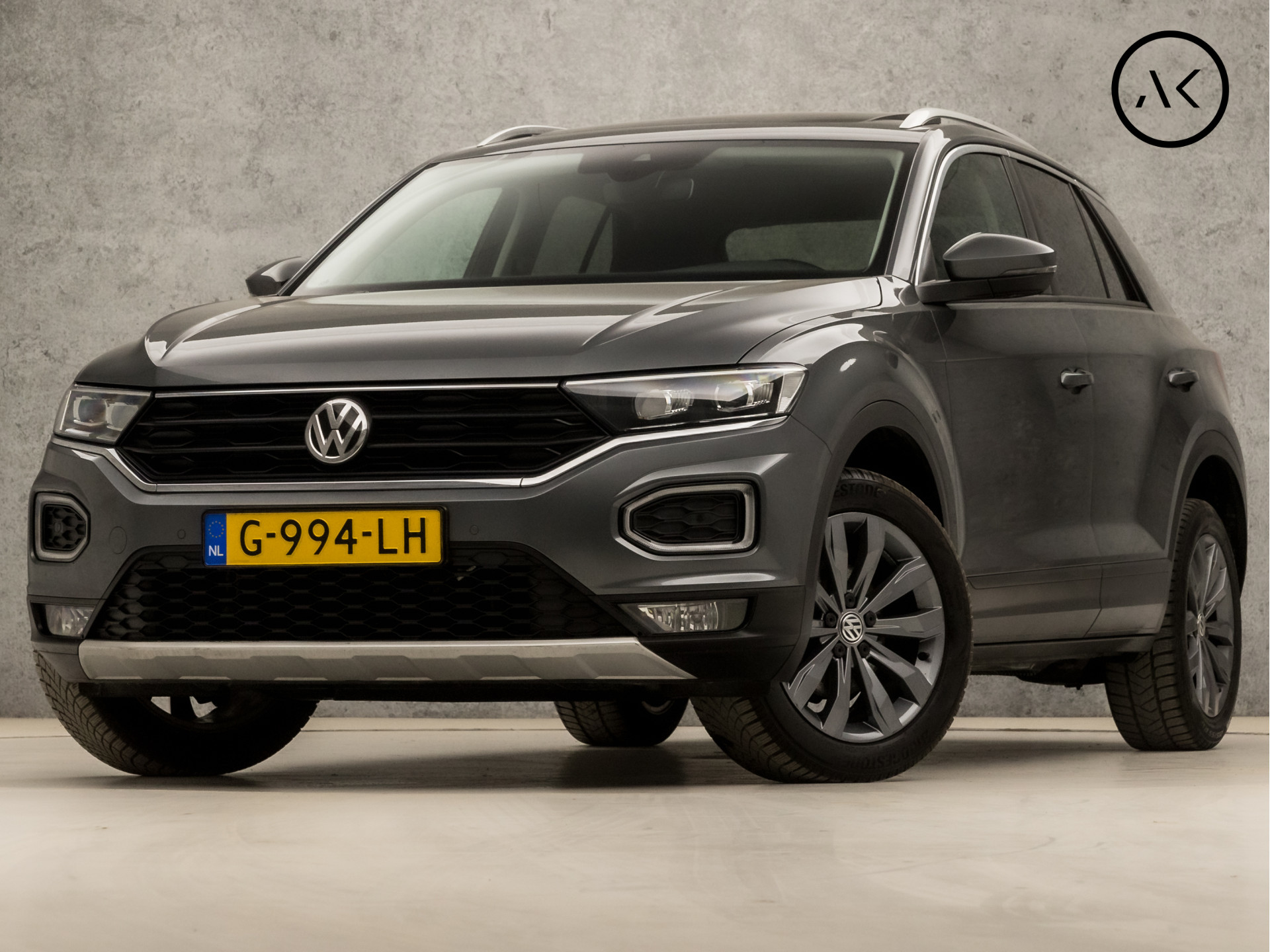 Volkswagen T-Roc 1.5 TSI Sport 150Pk Automaat (PANORAMADAK, DIGITAL COCKPIT, APPLE CARPLAY, GROOT NAVI, SPORTSTOELEN, GETINT GLAS, CAMERA, LED KOPLAMPEN, DAB+, ADAPTIVE CRUISE, NIEUWSTAAT)