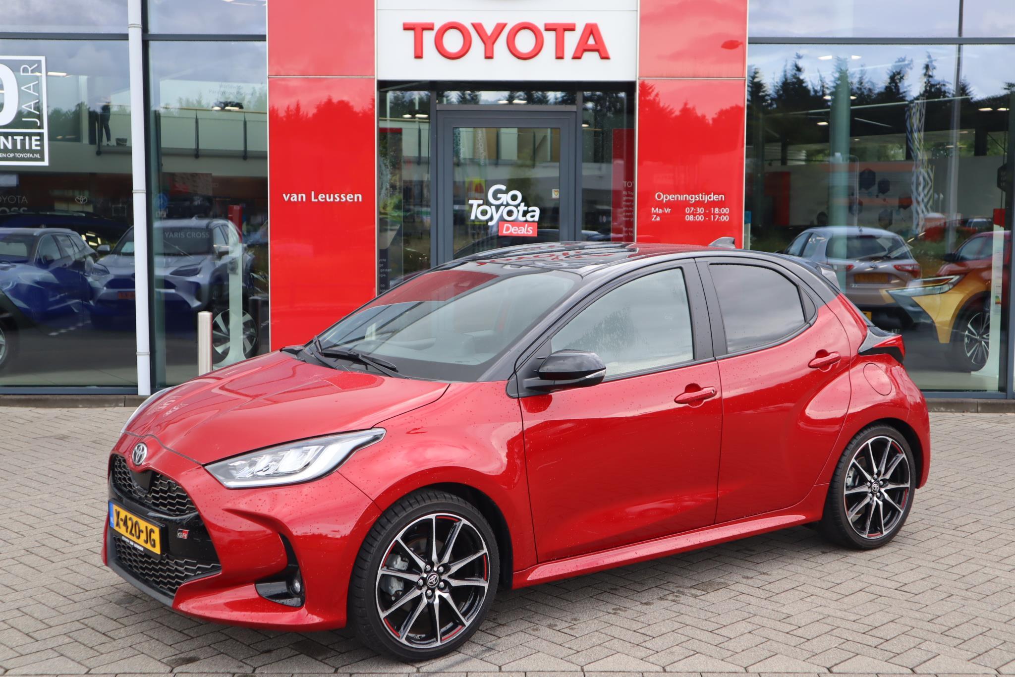 Toyota Yaris 1.5 HYBRID GR-SPORT APPLE/ANDROID 18" LMV NAVI GROOT-SCHERM STOELVERW KEYLESS CAMERA AD-CRUISE