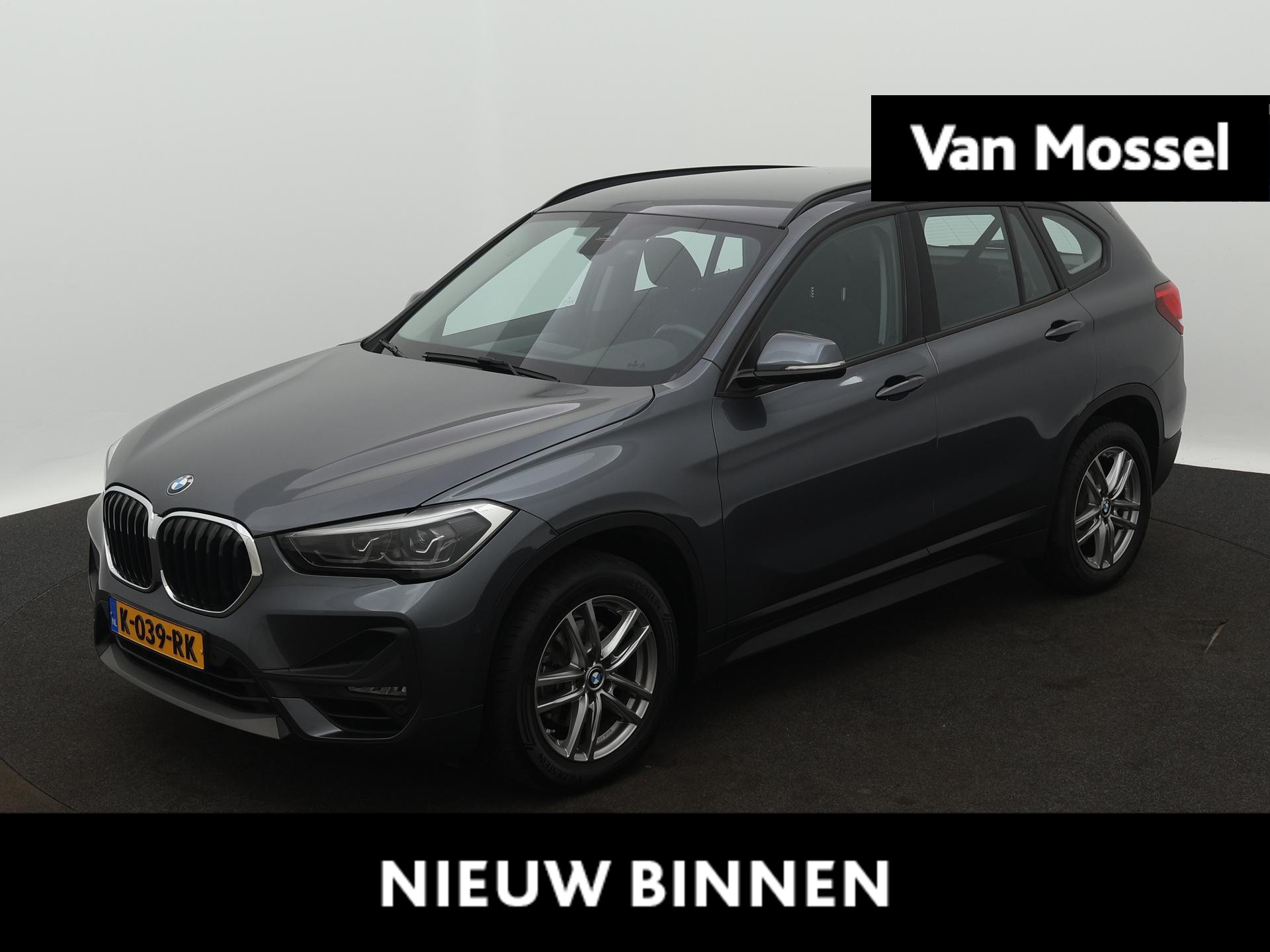 BMW X1 sDrive18i High Executive Edition 140 PK | Automaat | Navigatie | Camera | Parkeersensoren | Cruise Control | 2-zone Airconditioning | Elektrische achterklep | LED | Trekhaak |