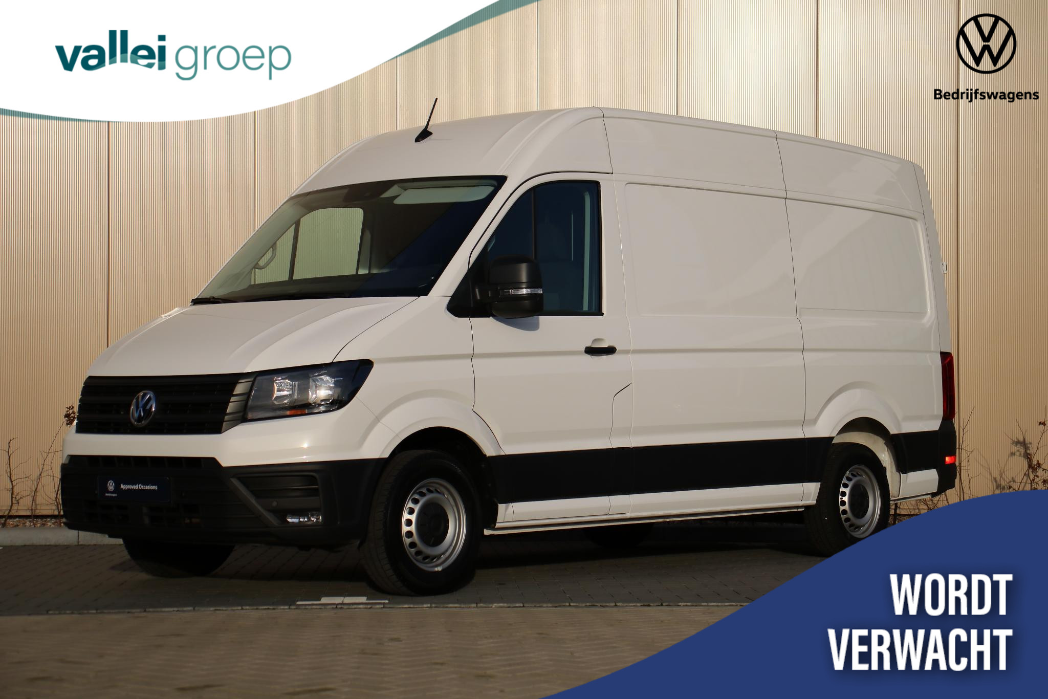 Volkswagen Crafter 30 2.0 TDI 140PK L3H3 Comfortline | Trekhaak | 3-Zits | Parkeersensoren voor/achter | Cruise | Verwarmde voorruit | Apple Carplay / Android Auto