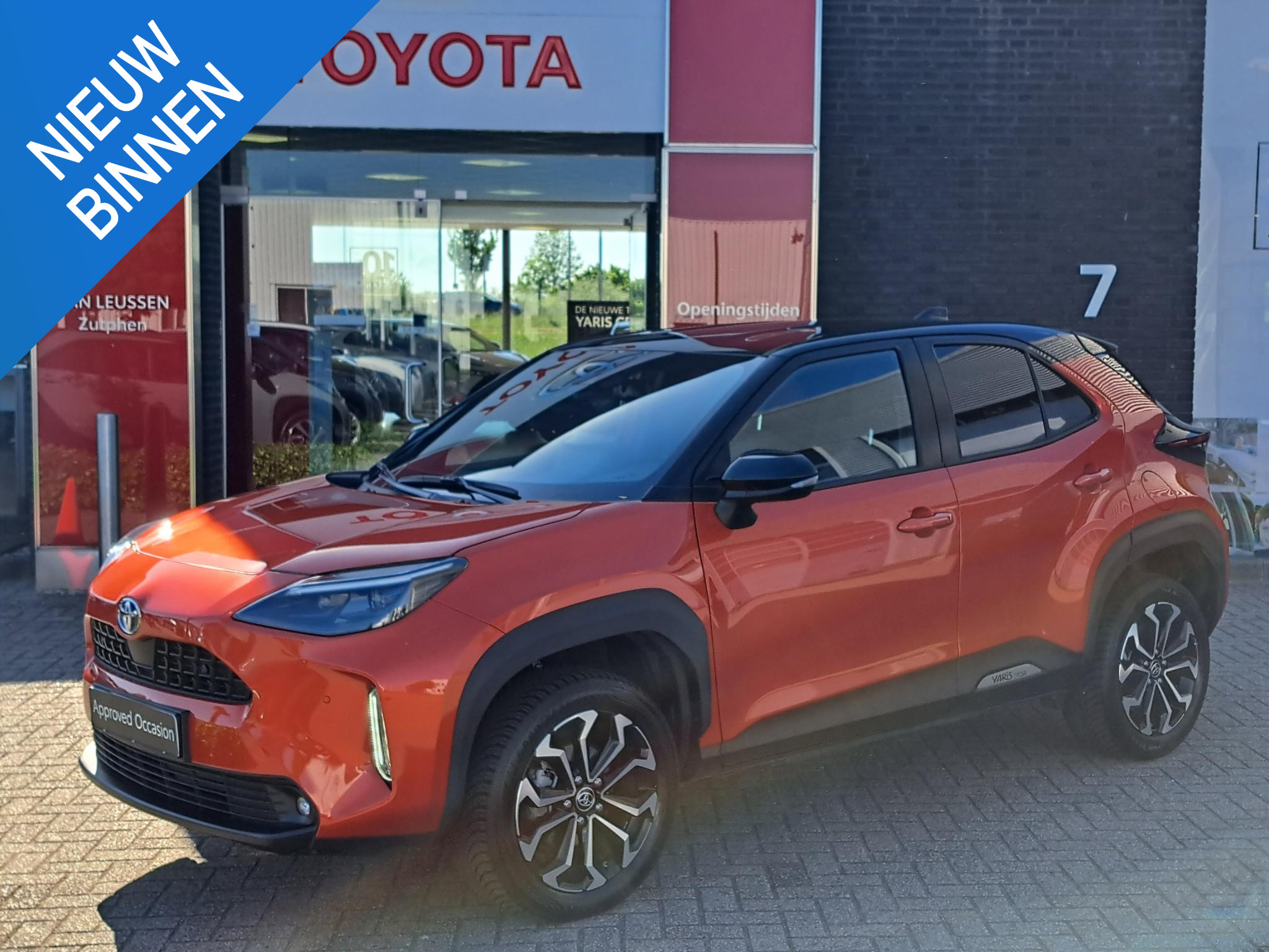 Toyota Yaris Cross 1.5 Hybrid Dynamic BI-TONE PARKEERSENSOREN BLIND SPOT STOELVERWARMING