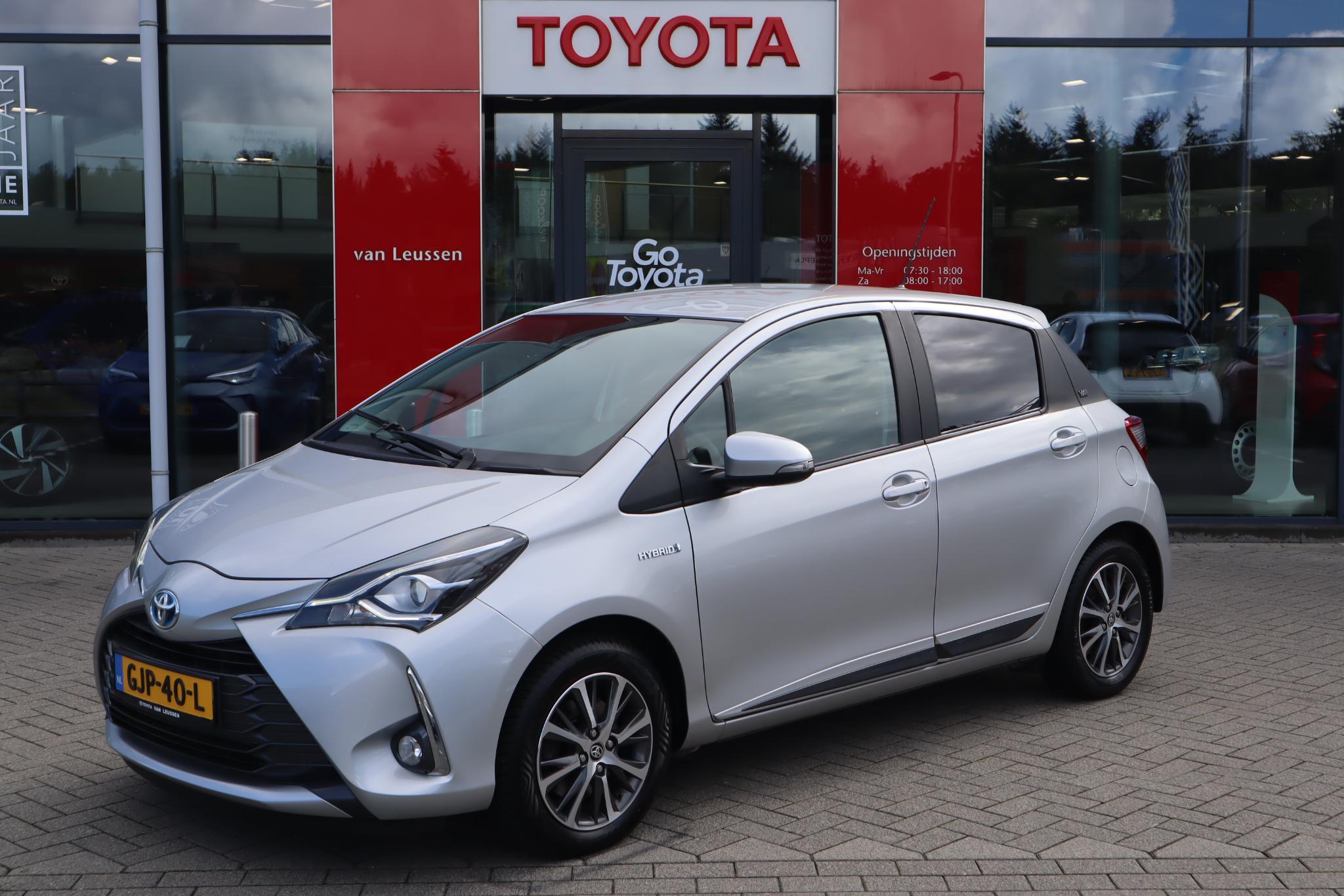 Toyota Yaris 1.5 HYBRID Y20 NAVI KEYLESS LM-VELGEN P-SENSOREN CAMERA CRUISE PRIVACY-GLASS DEALERAUTO