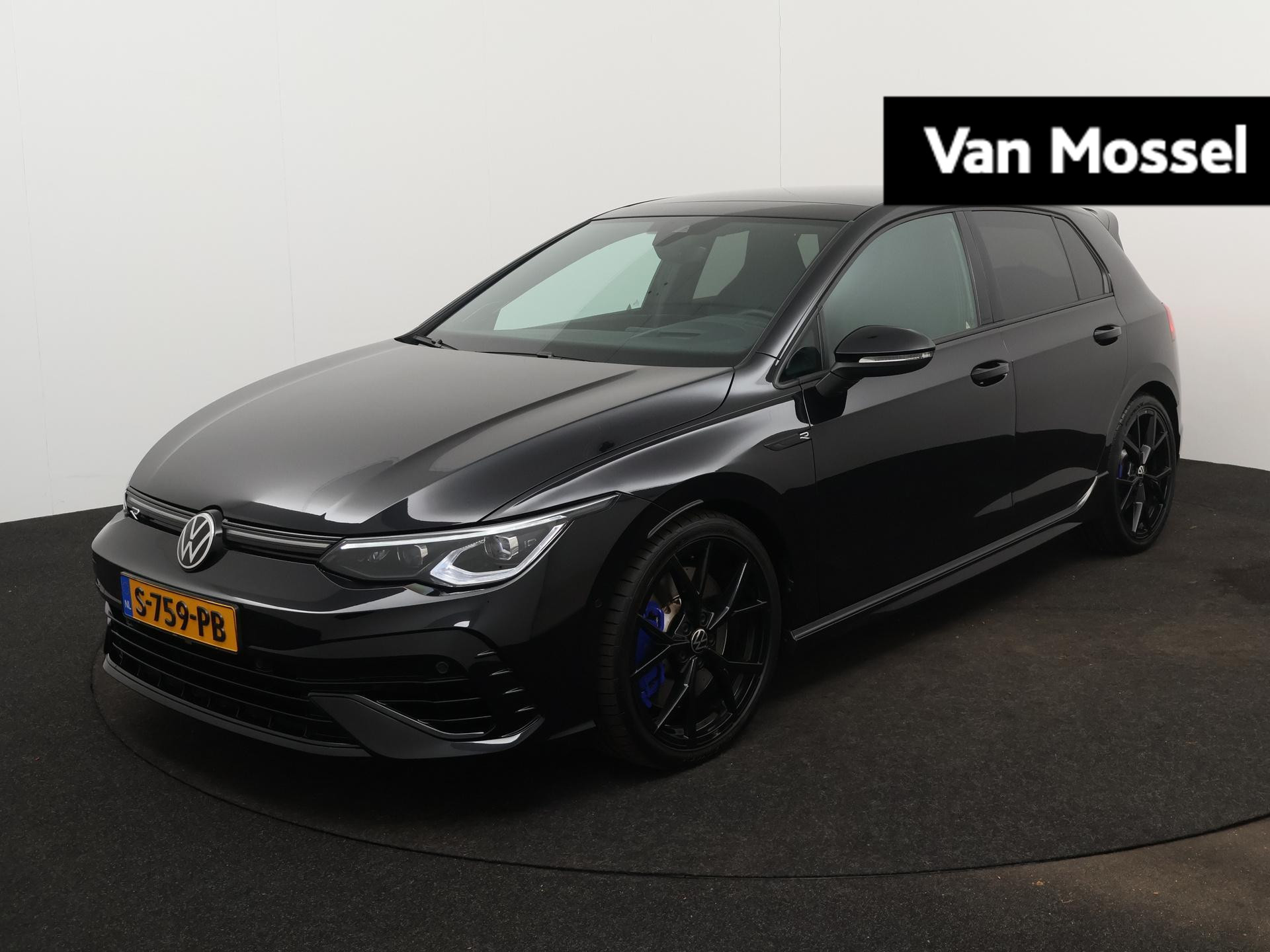 Volkswagen Golf 2.0 TSI R 4Motion | 320 PK | Automaat | Stoelverwarming | Panorama schuif/kantel dak | Akrapovic Uitlaat | Harman/ Kardon High End Geluidsysteem | Head-Up Display | Black Style Pakket | Parkeer Camera