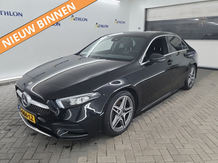 Mercedes-Benz A-Klasse 200 AMG Sport [UITKLAPBARE TREKHAAK, ACHERUITRIJCAMERA, APPLE CARPALY, ANDROID, STOELVERWARMING, NIEUWSTAAT]