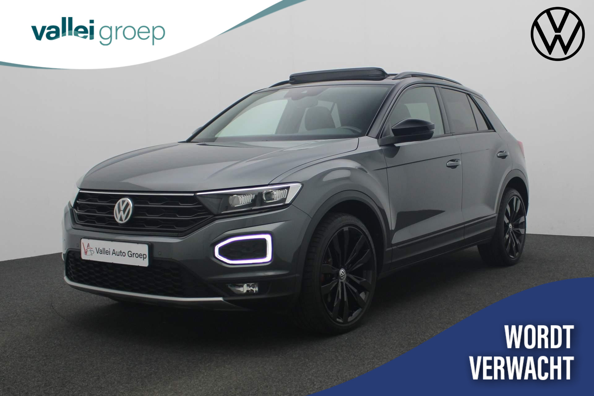 Volkswagen T-Roc 1.5 TSI 150PK DSG Sport Black Style | Pano | Trekhaak | BEATS | 19 inch | Keyless | Navi | Camera | Full LED | ACC