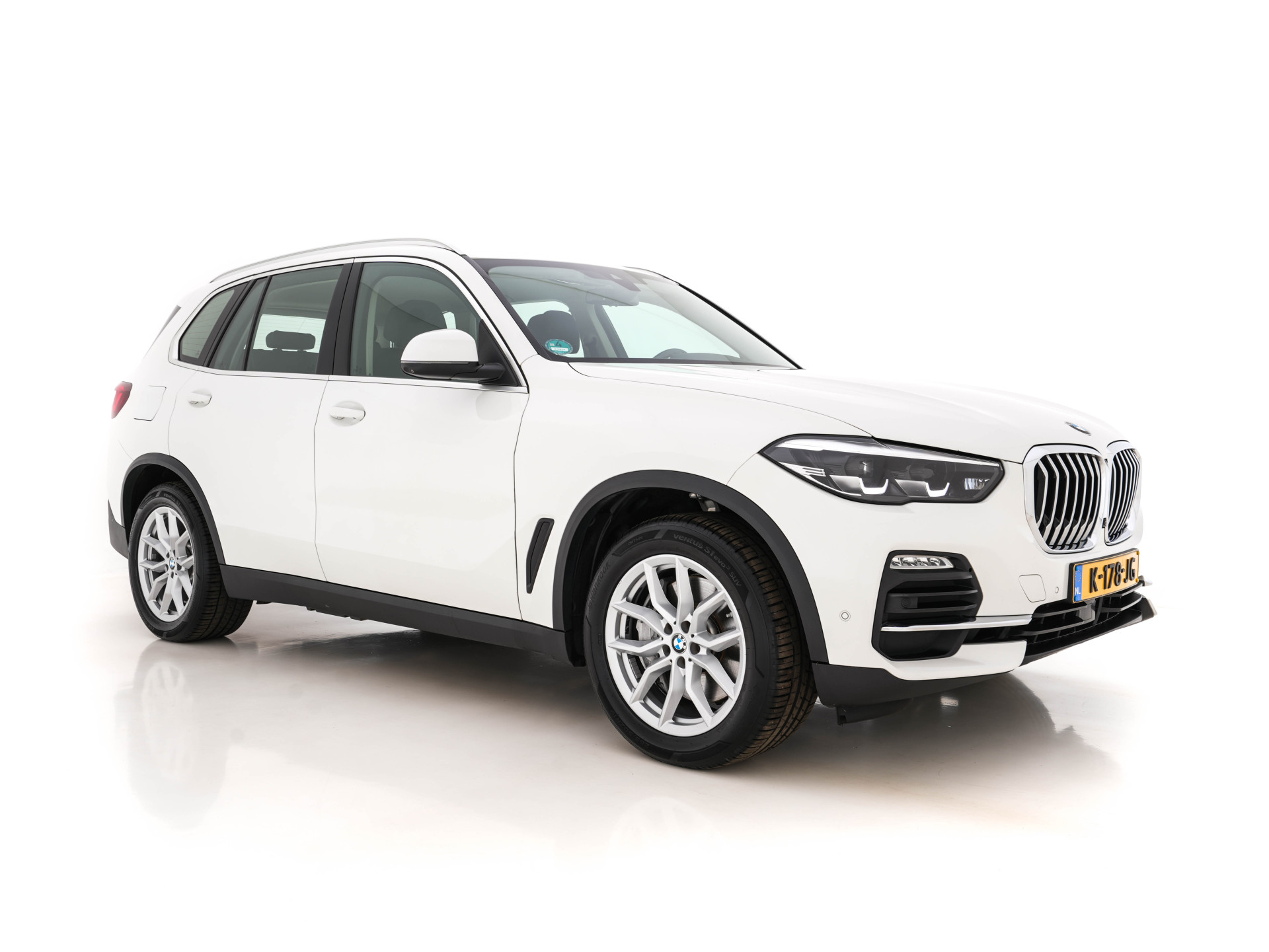 BMW X5 xDrive45e High Executive (INCL.BTW) *ADAPTIVE-CRUISE | FULL-LEATHER | FULL-LED | DIGI-COCKPIT | MEMORY-PACK | SURROUND-VIEW | AMBIENB-LIGHT | COMFORT-SEATS | TOWBAR | DAB+ | NAVI-FULLMAP | 19''ALU*