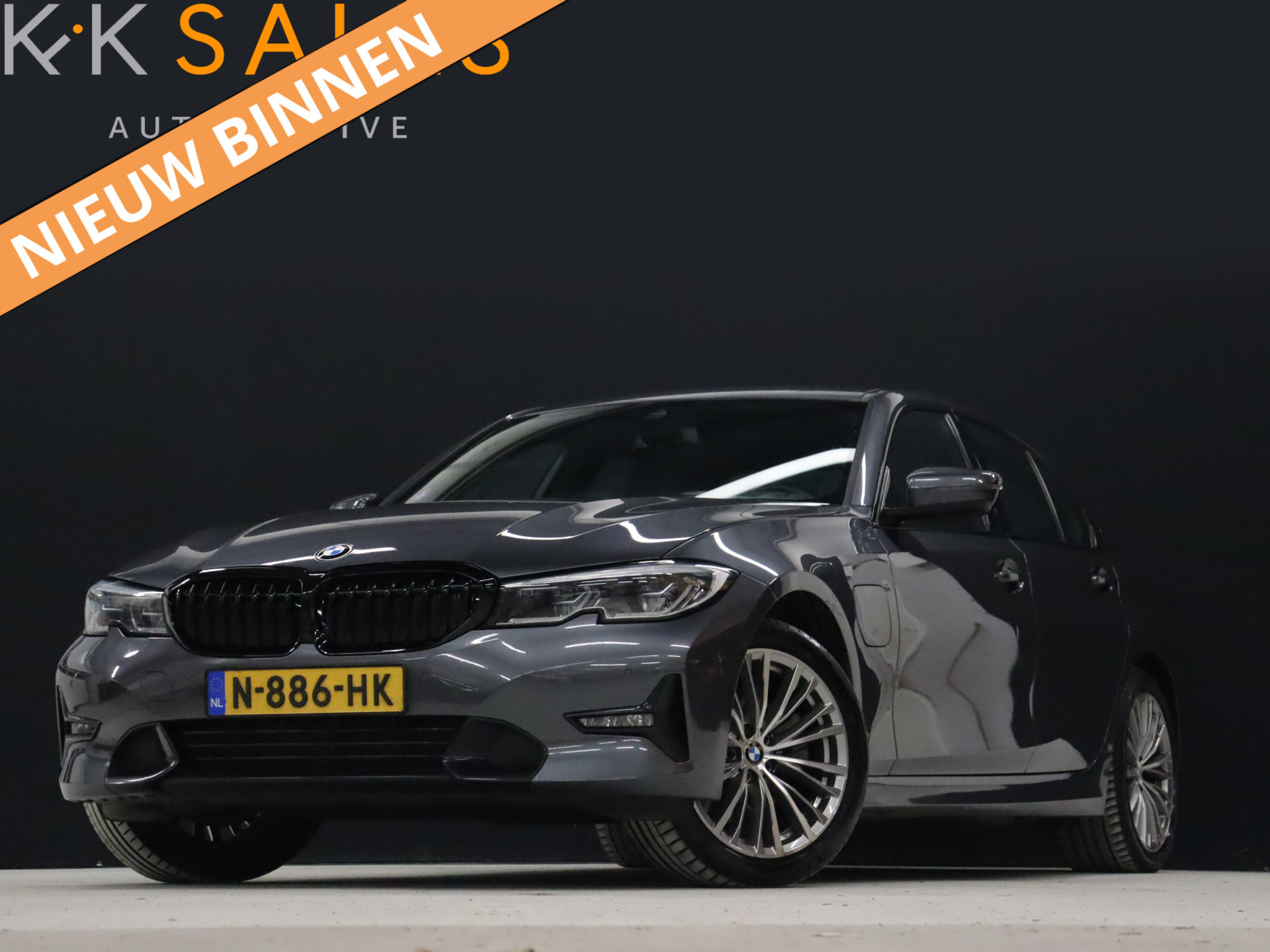 BMW 3 Serie 320e M Sport [APPLE CARPLAY, CRUISE CONTROL, TREKHAAK, CAMERA, PDC V+A, DIGITAL DASH, VOL LEDER, NAVIGATIE, NIEUWSTAAT]