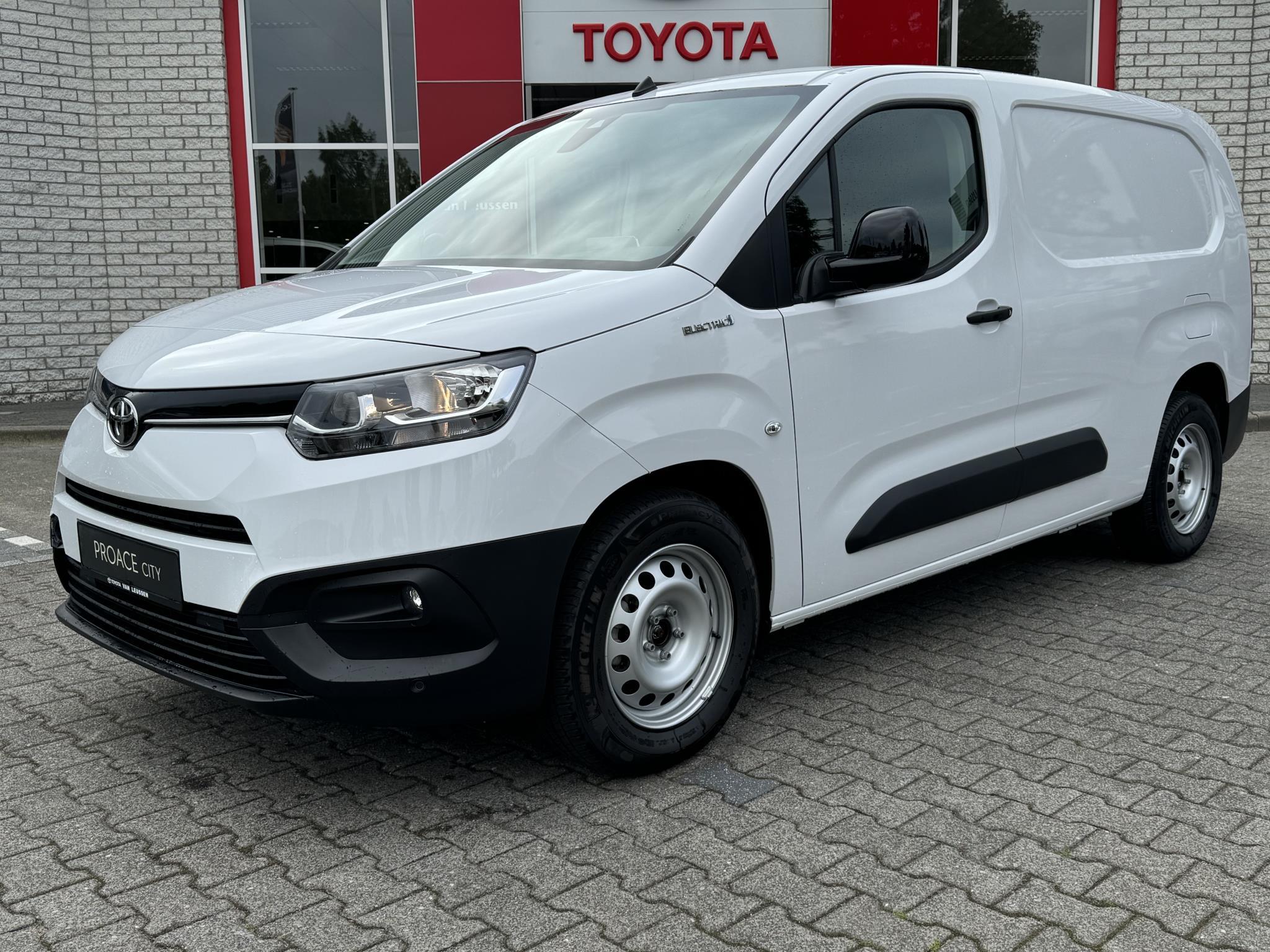 Toyota ProAce CITY Electric LIVE LONG 50 KWH NIEUW DIRECT LEVERBAAR APPLE/ ANDROID DAB+ PARKEERSENSOREN AIRCO CRUISE