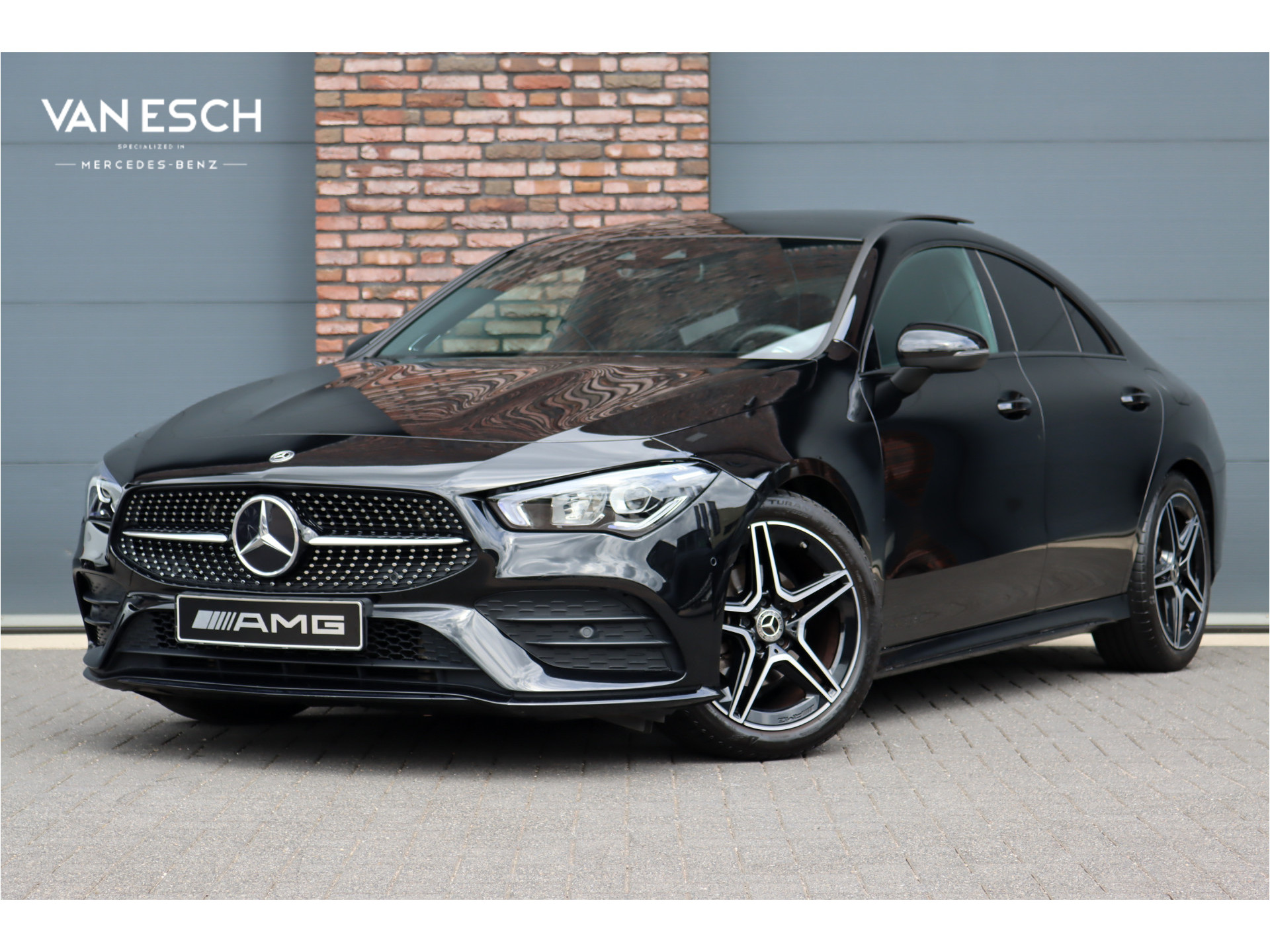 Mercedes-Benz CLA 180 AMG Line Aut7 | Memorypakket | Panoramadak | Burmester | Augmented Reality | Sfeerverlichting | Camera | Nightpakket |