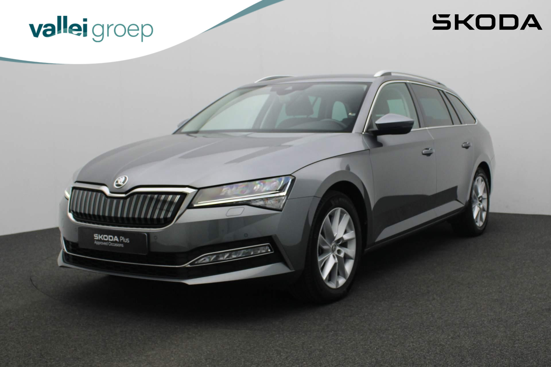 Škoda Superb Combi 1.4 TSI 218PK DSG iV Business Edition Plus | Trekhaak | Navi | Keyless | Camera | ACC | 17 inch