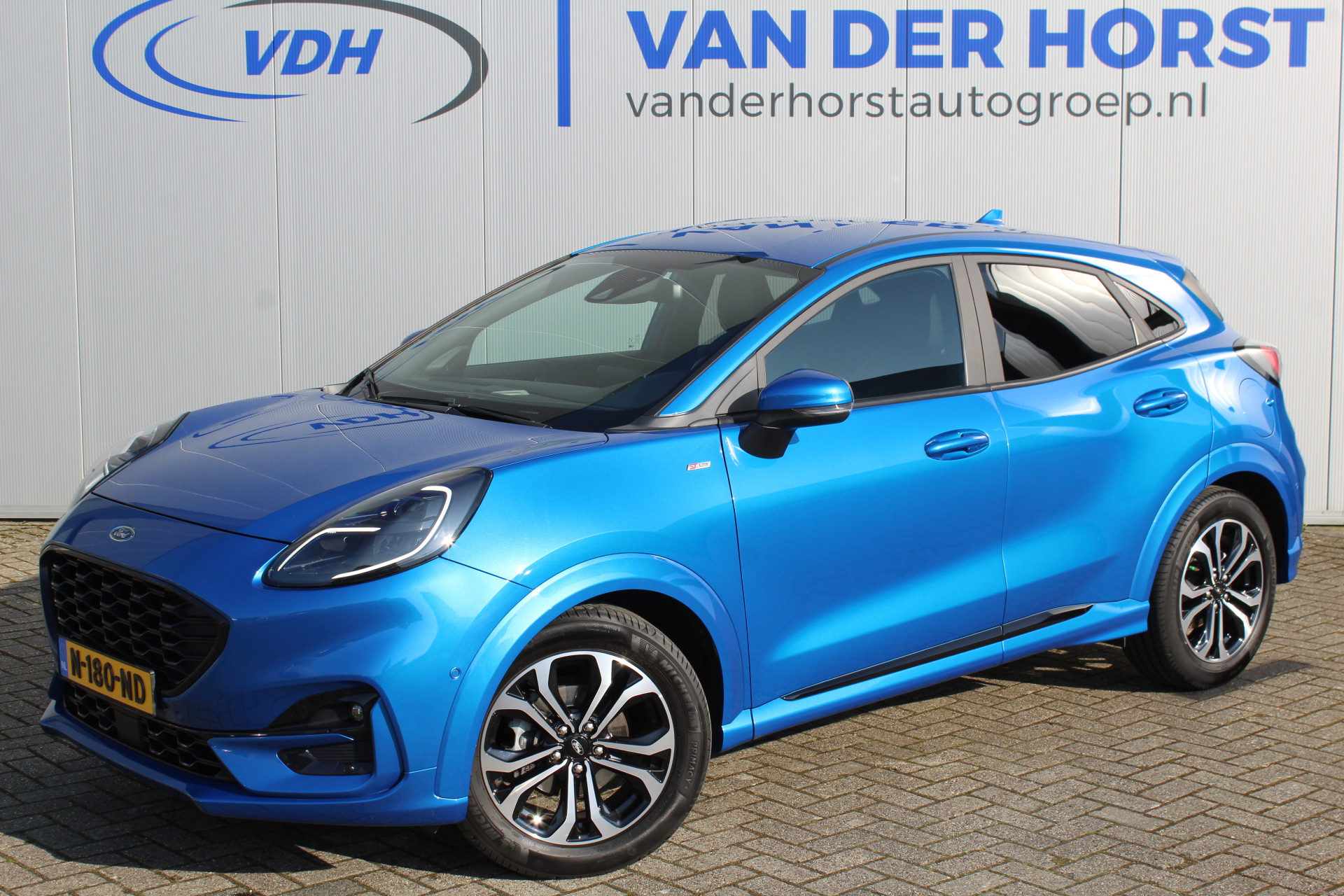 Ford Puma 1.0-125pk EcoBoost Hybrid ST-Line X. Uiterst nette en luxe wagen ! Autm. airco, LED verlichting, adaptieve cruise cntrl, stoel-, stuur- en voorraamverw., B&O soundsyst., metallic lak, lane- en side assist, LM wielen, camera, parkeersensoren v+a etc.