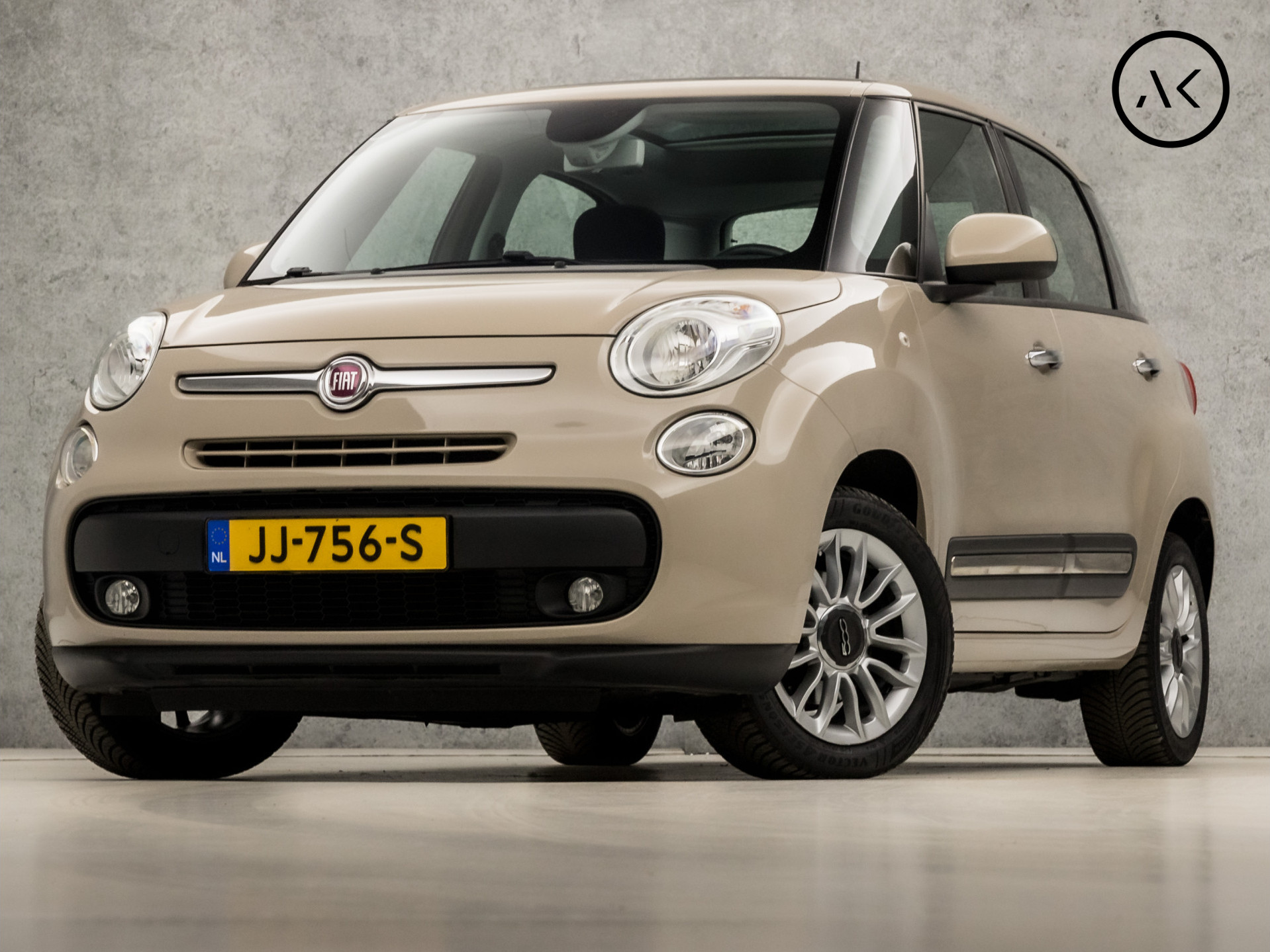 Fiat 500L 0.9 TwinAir Lounge (PANORAMADAK, NAVIGATIE, CLIMATE, NIEUWE APK, SPORTSTOELEN, PARKEERSENSOREN, CRUISE, LM VELGEN, NIEUWSTAAT)