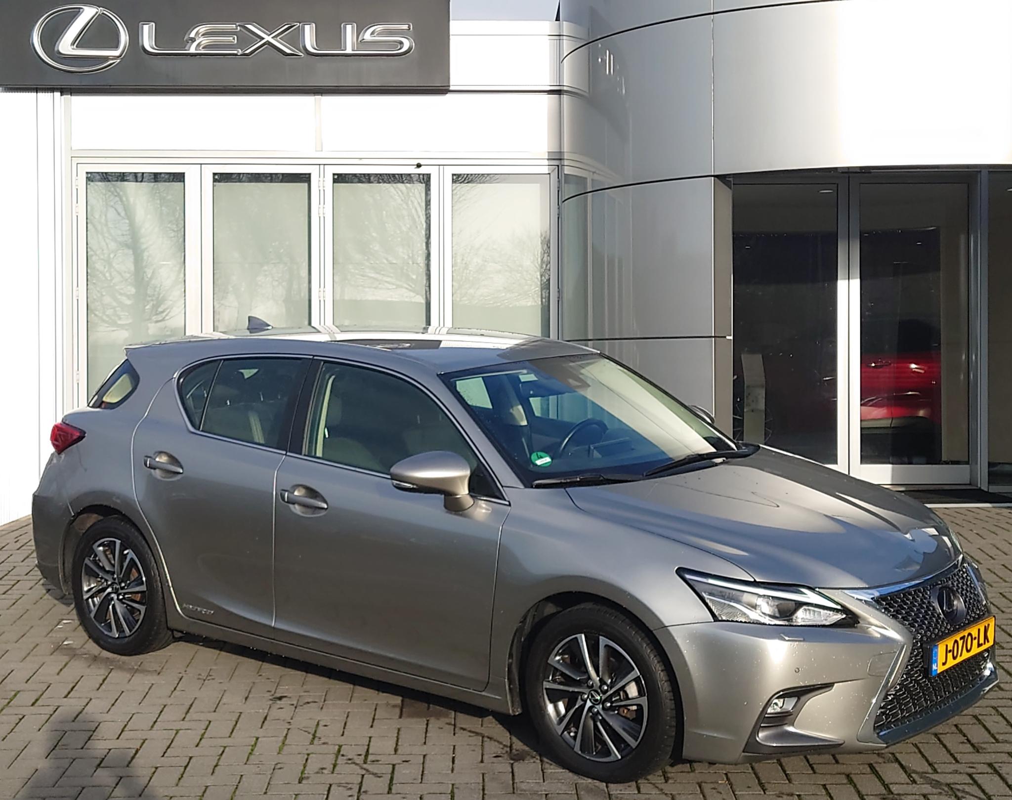 Lexus CT 200h Business Line Pro Trekhaak NL-AUTO AD-CRUISE PARK-SENSOREN LM-VELGEN KEYLESS GROOT-SCHERM NAVI CAMERA