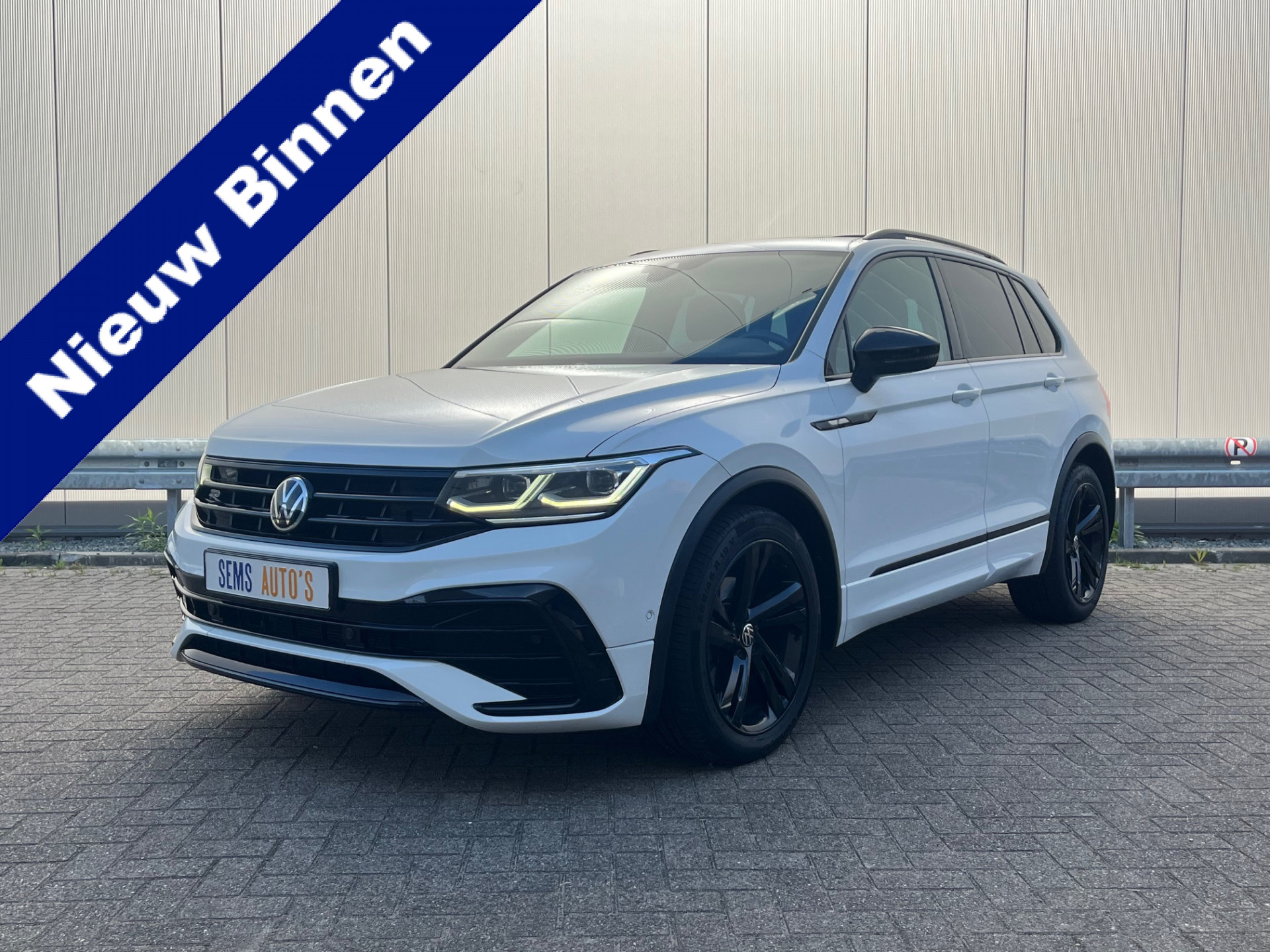 Volkswagen Tiguan 1.5 TSI R-Line Pano / Virtual Cockpit / IQ.LGHT