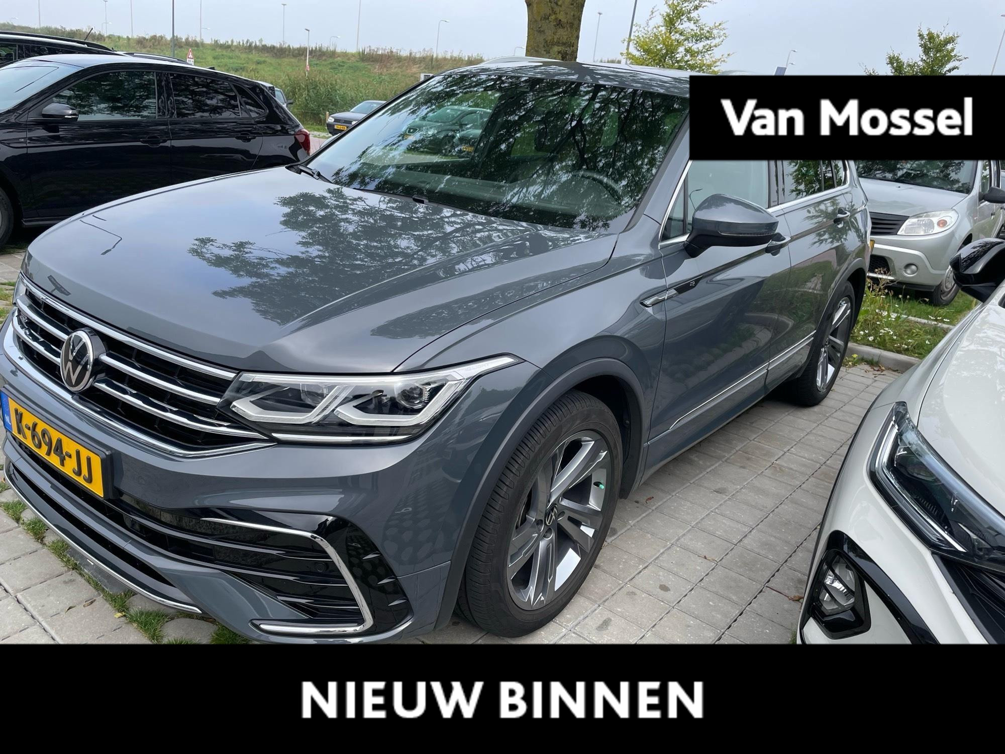 Volkswagen Tiguan 1.5 TSI R-Line 150 PK DSG | Apple Carplay | Achteruitrijcamera | Adaptive Cruise Control | Digital Cockpit | Parkeersensoren | Navigatie | DAB Radio | Getinte Ruiten |