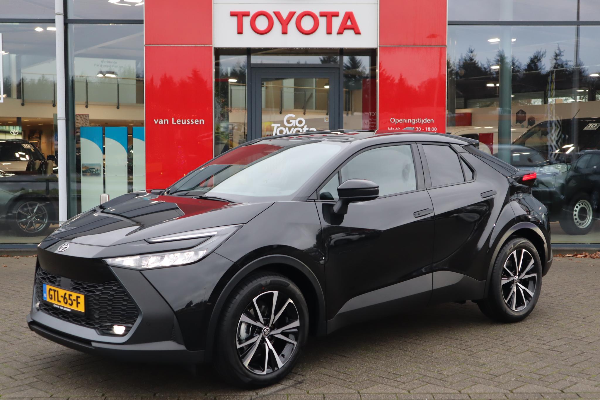 Toyota C-HR 1.8 Hybrid 140 Dynamic NL-AUTO 2024 MODEL NIEUW DIRECT LEVERBAAR!! APPLE/ANDROID LED KEYLESS PARK-SENSOREN 18'' LM-VELGEN