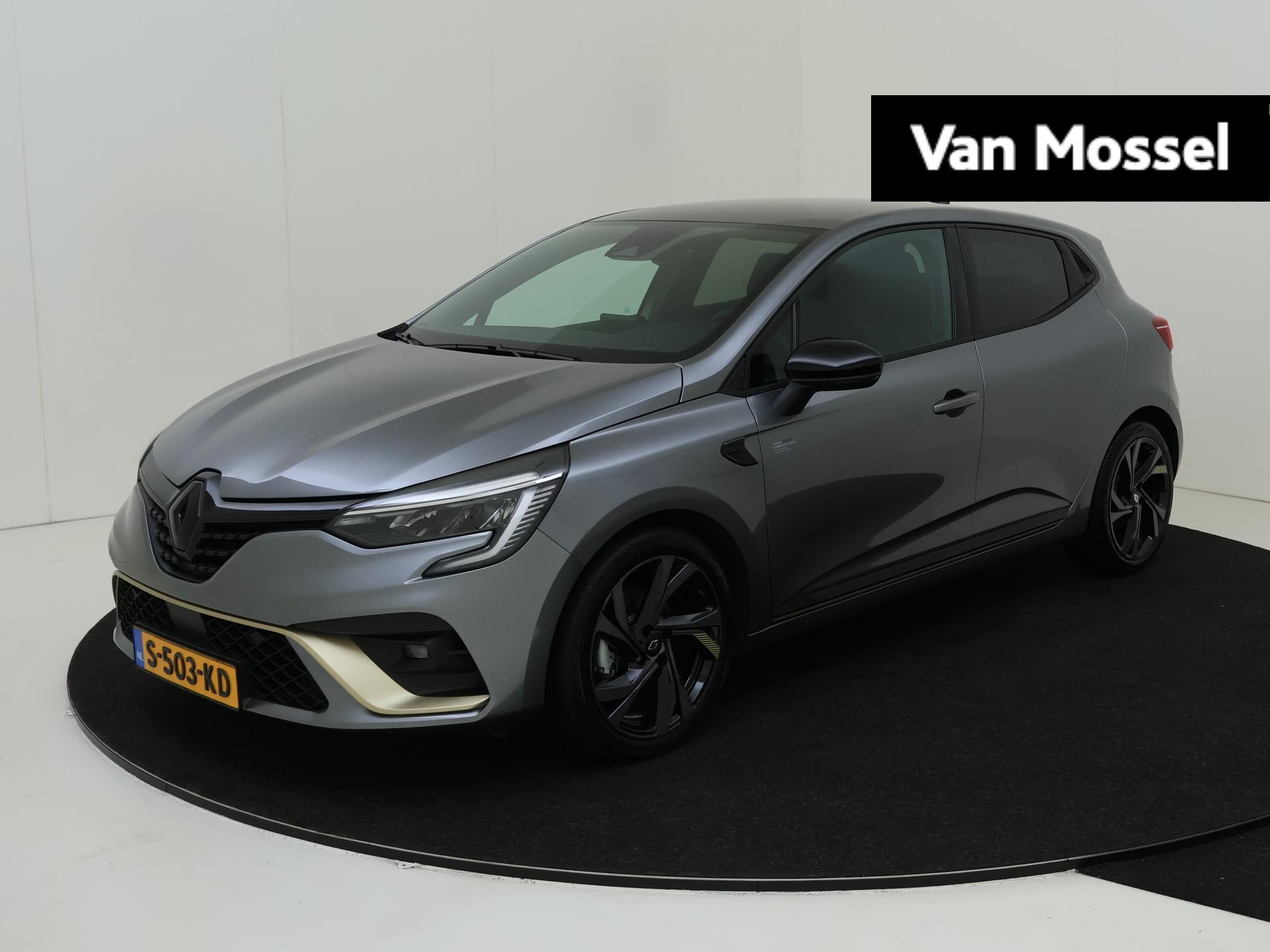 Renault Clio E-Tech Hybrid 145 Engineered | Blind Spot Warning | Apple Carplay & Android Auto | Parkeersensoren Voor + Achter | Camera Achter | Climate Control | 17" Lichtmetalen Wielen | Led Mistlampen