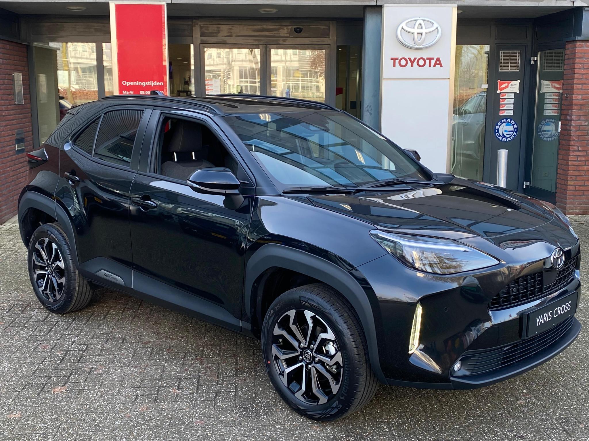 Toyota Yaris Cross 1.5 HYBRID 115 FIRST EDITION APPLE/ANDROID BLISS 17"LMV PRIVACY-GLASS LED STOEL/STUURVERWARMING