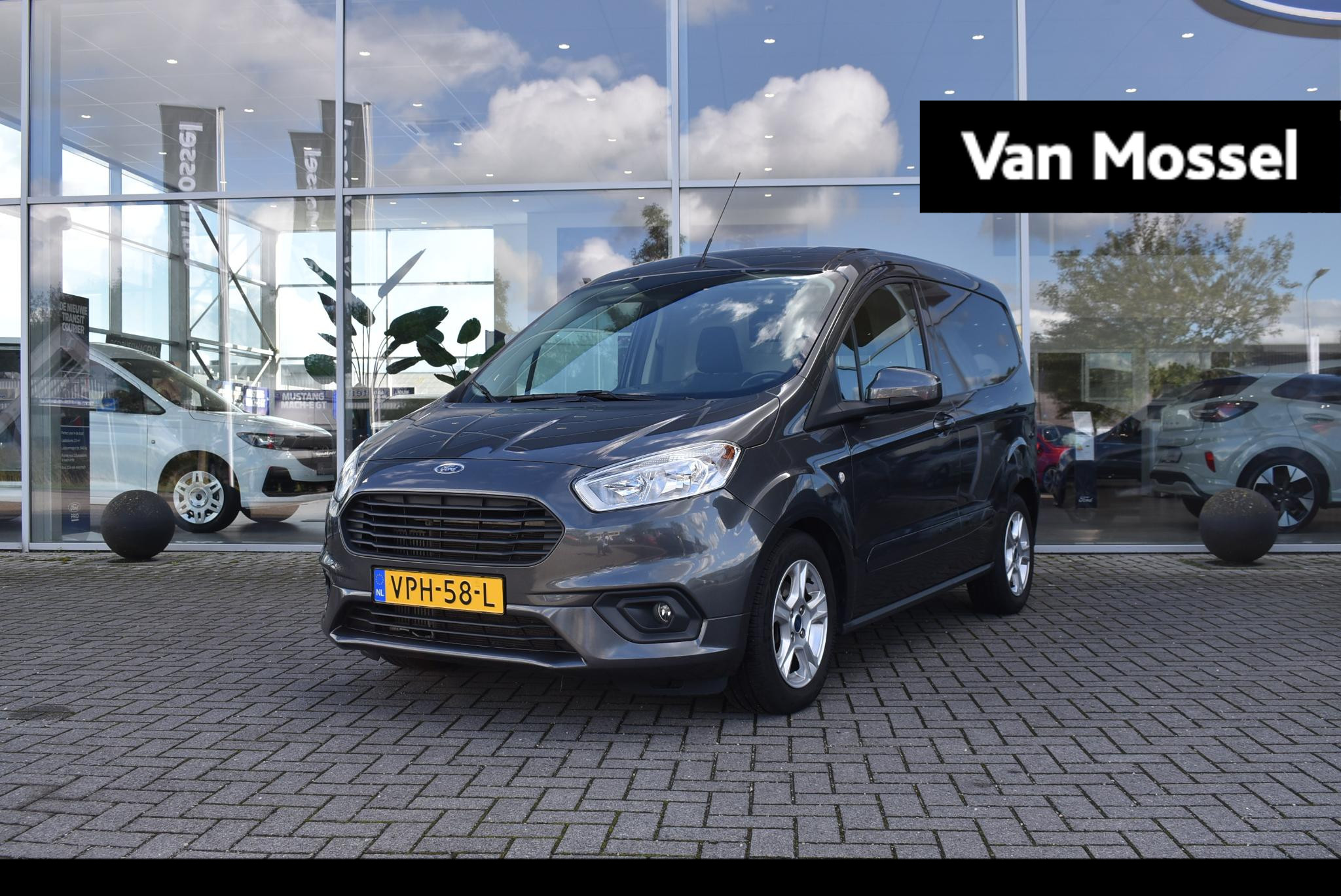 Ford Transit Courier 1.0 Limited EcoBoost S&S | Cruise Control | Achteruitrijcamera | Navigatie | Schuifdeur Zijkant | Parkeersensoren Achter |