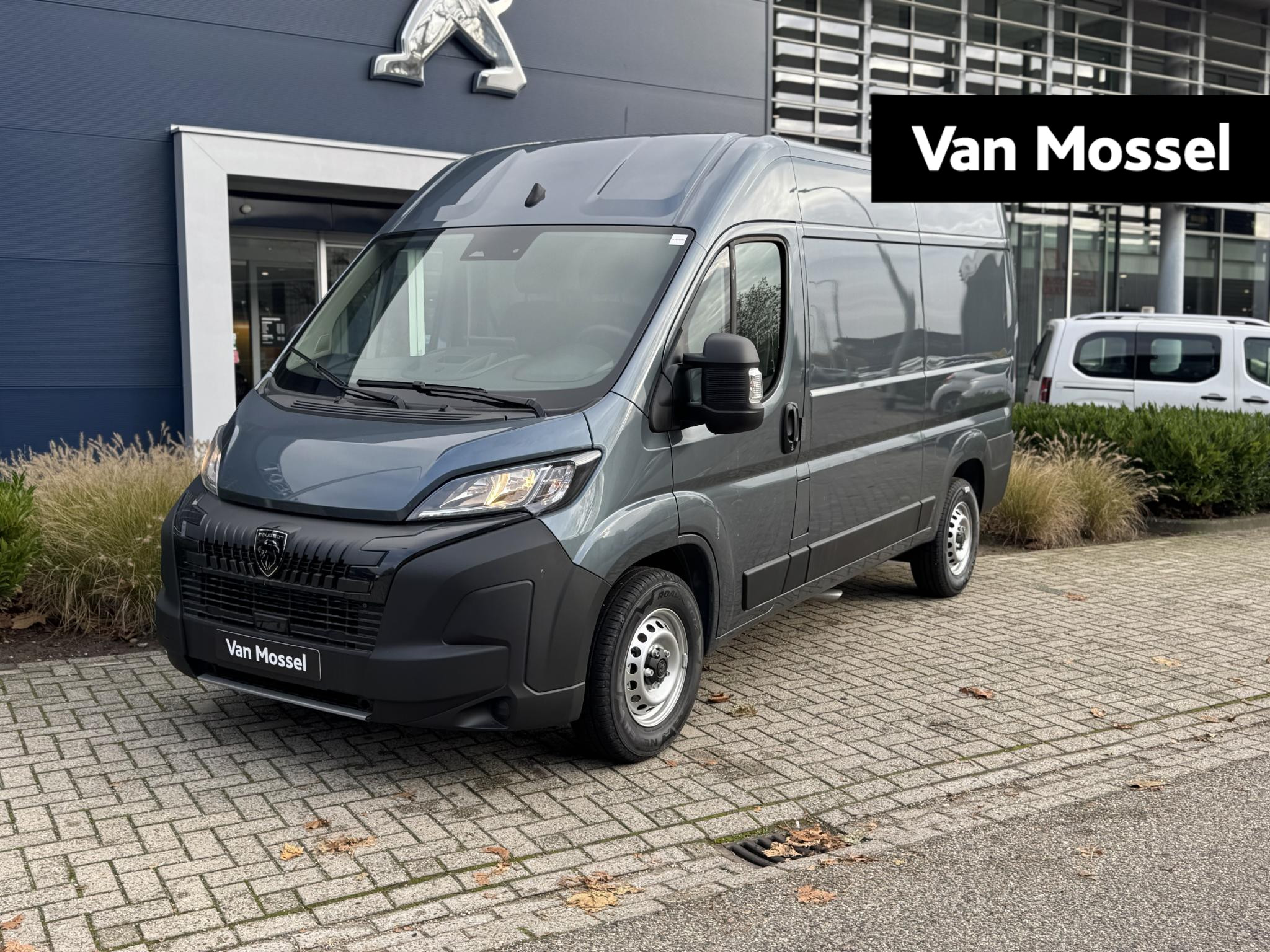 Peugeot Boxer 2.2 BlueHDi 140 S&S L2H2 3.5t l Uit voorraad leverbaar l Pack Techno Plus l Pack Cargo l Trekhaak