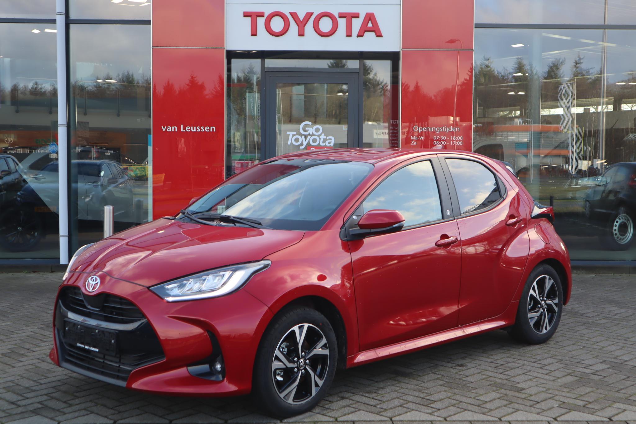 Toyota Yaris 1.5 HYBRID DYNAMIC APPLE/ANDROID LMV16" LED KEYLESS STOEL/STUURVERW. PRIVACY-GLASS DRAADLOOS-LADEN-TEL