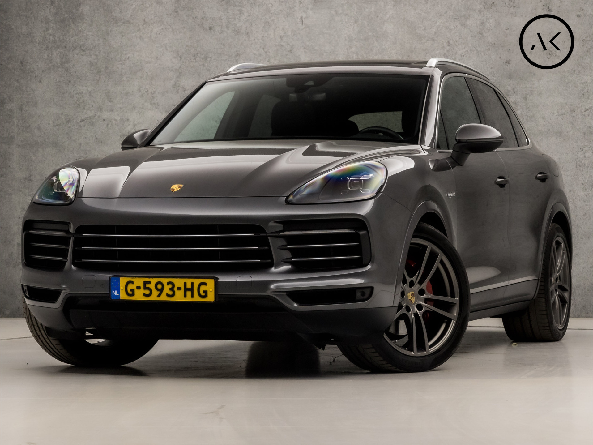 Porsche Cayenne 3.0 E-Hybrid 463Pk (PANORAMADAK, SPORTCHRONO PAKKET, ORG NEDERLANDS, SFEERVERLICHTING, 14 WEGEN SPORTSTOELEN, KEYLESS, LUCHTVERING, APPLE CARPLAY, DAB+, STUURWIEL VERWARMD, NIEUWSTAAT)