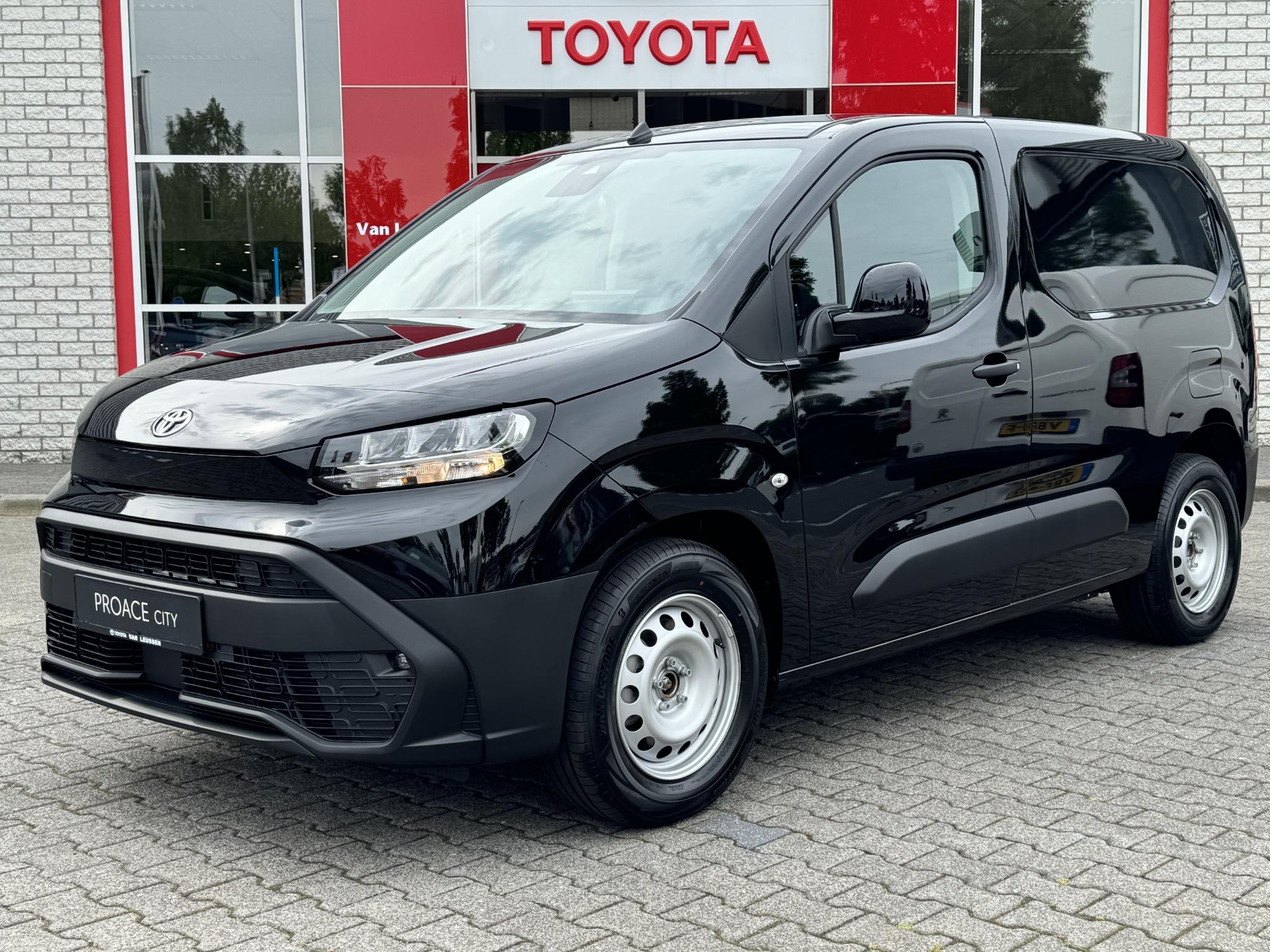 Toyota ProAce CITY Electric CHALLENGER 50 kWh 2024-MOD NL-AUTO NIEUW EN DIRECT LEVERBAAR!! STOEL/STUURVERW BANK APPLE/ANDROID PARK-SENSOREN