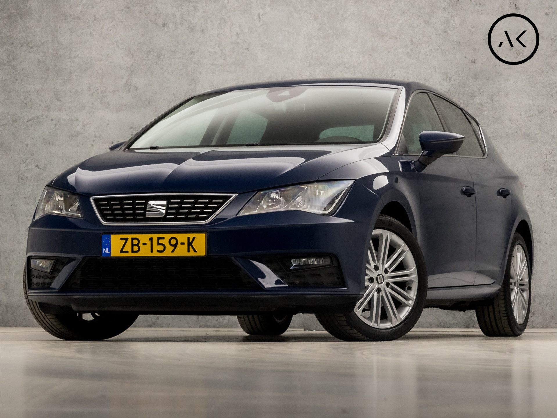 SEAT Leon 1.5 TSI Xcellence Intense 150Pk Automaat (APPLE CARPLAY, NAVIGATIE, CLIMATE, KEYLESS, LEDER, SPORTSTOELEN, CRUISE, GETINT GLAS, PARKEERSENSOREN, DAB+, TREKHAAK, NIEUWSTAAT)