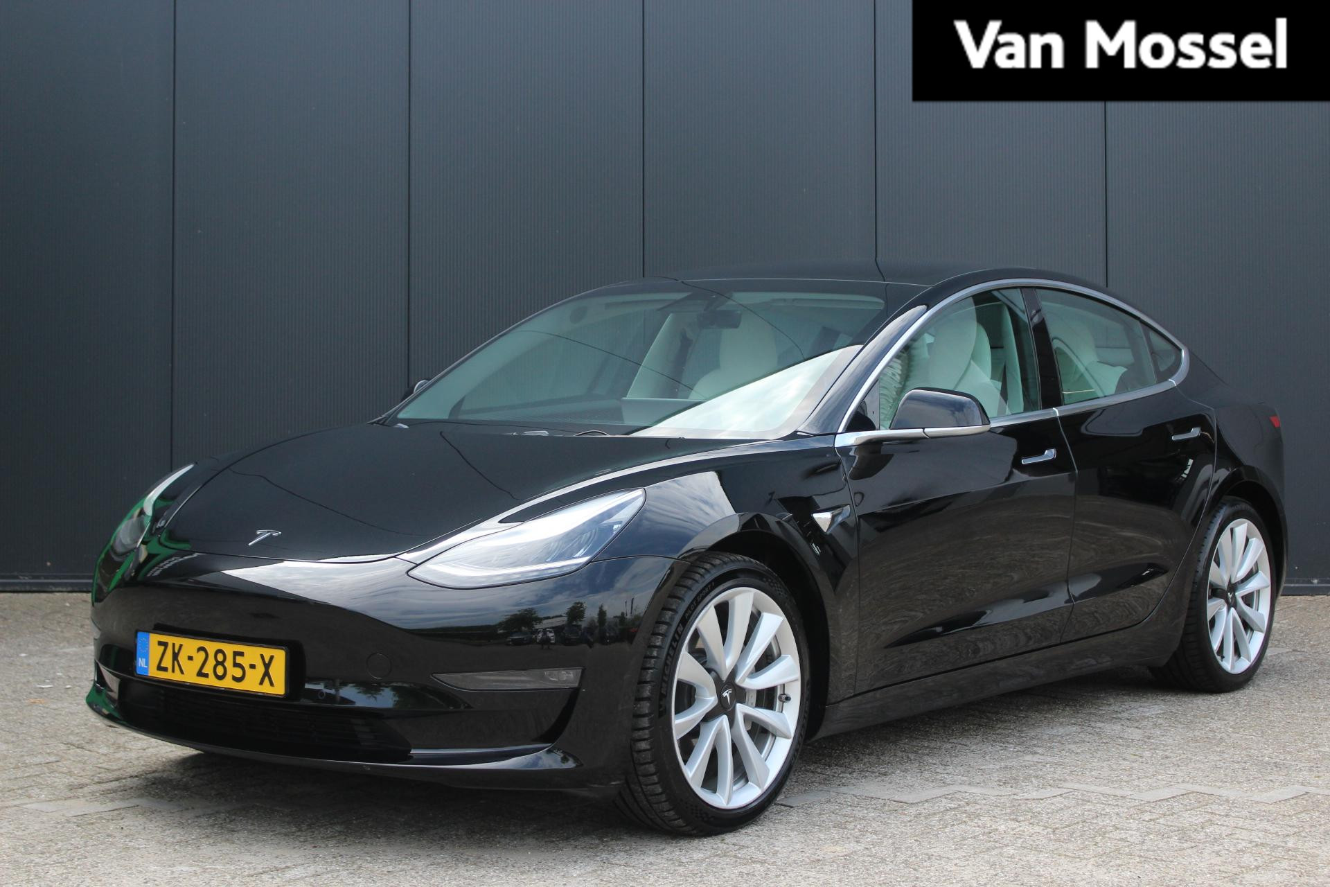 Tesla Model 3 Long Range 350Pk AWD 75 kWh Navigatie | Climate Control | Cruise Control | Parkeersensoren incl. Camera | Wit Leder | Panoramadak | Audio Installatie Premium | Lichtmetalen Velgen |