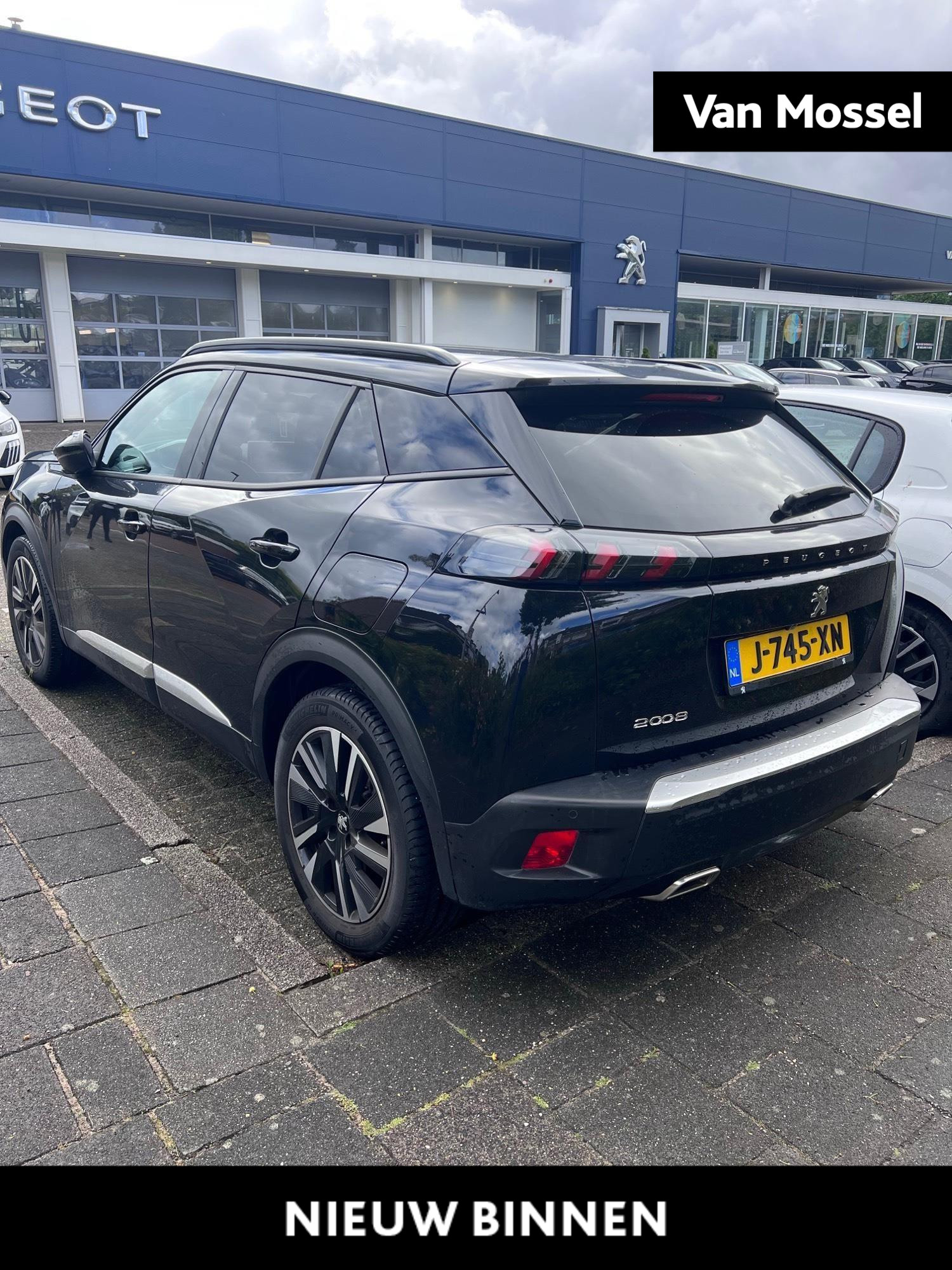 Peugeot 2008 1.2 PureTech Allure Navigatie | Apple Carplay/Android Auto | Achteruitrijcamera | Parkeersensoren voor + achter | Keyless entry & start |