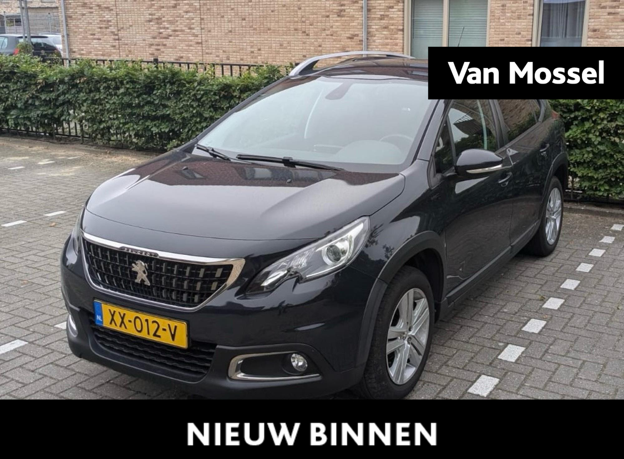 Peugeot 2008 1.2 PureTech Signature | Navigatie | Parkeerhulp achter | Airco | LED |Trekhaak | dealer-onderhouden |