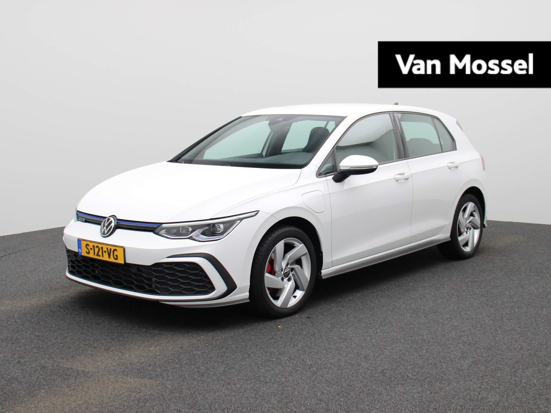 Volkswagen Golf 1.4 eHybrid GTE 245 PK PHEV | Automaat | Navigatie | Parkeersensoren | Stuur & Stoelverwarming | Adaptive cruise control | IQ.LIGHT | Climate control | Apple Carplay | Android Auto | IQ.DRIVE | Lichtmetalen velgen |