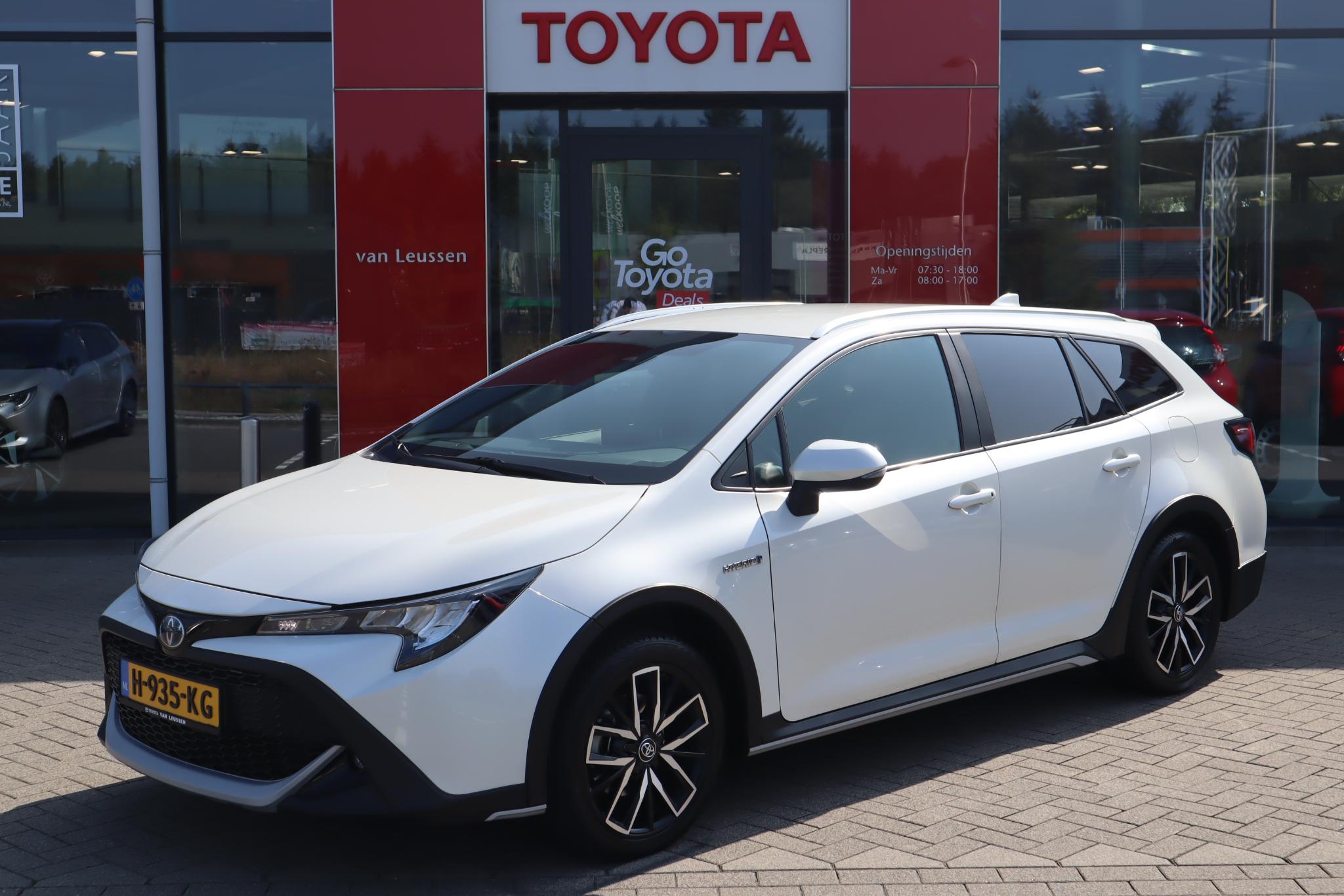 Toyota Corolla Touring Sports 1.8 HYBRID TREK EL-ACHTERKLEP TREKHAAK DAB+ KEYLESS STOELVERW. NAVI AD-CRUISE PRIVACY GLASS NL-AUTO