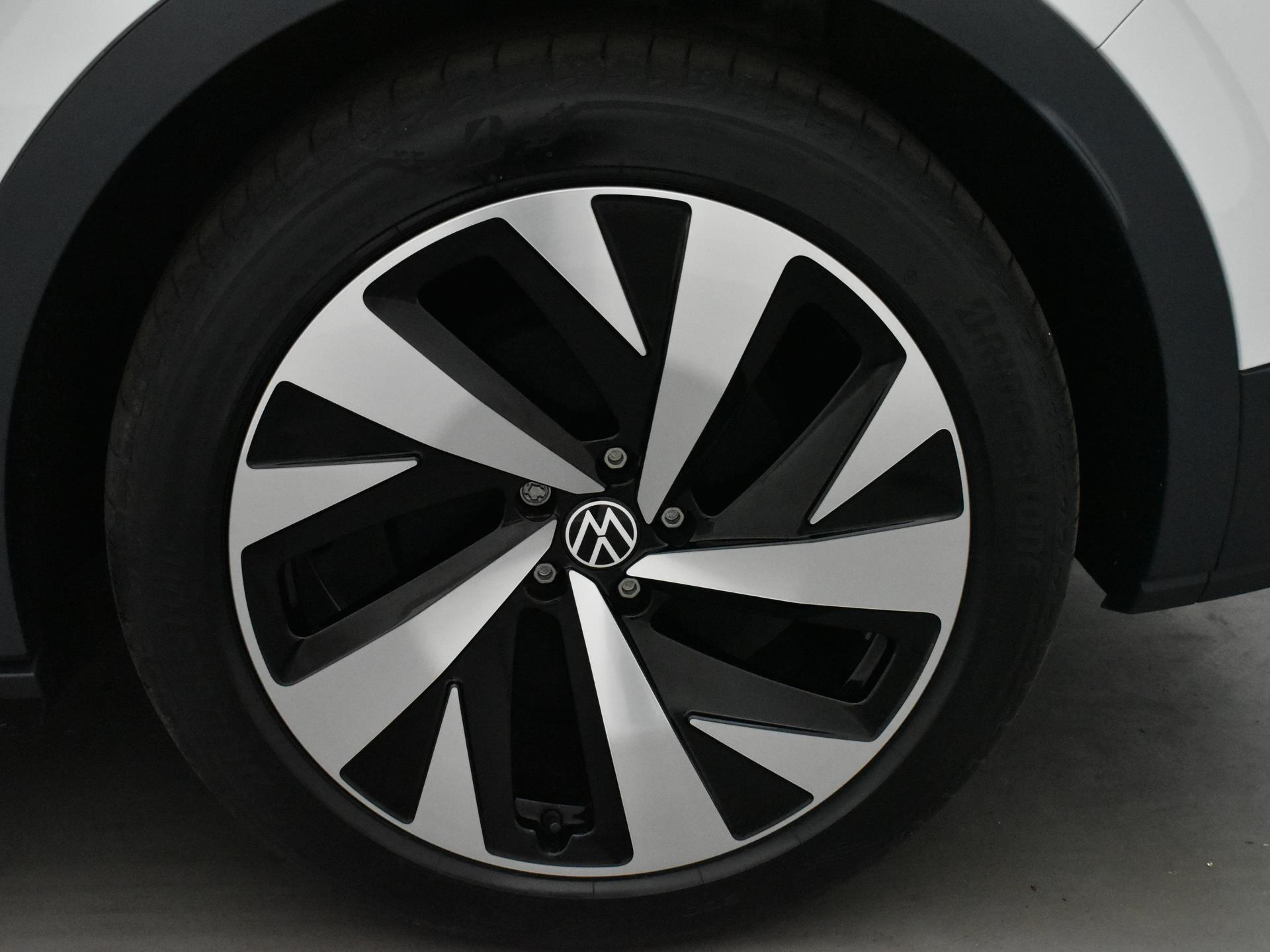 Volkswagen ID.4 First 77 kWh 8% BIJTELLING | NAVIGATIE | CAMERA | WARMTEPOMP | PARKEERSENSOREN | STOELVERWARMING | ADAPTIVE CRUISE CONTROL | AUTO CLIMATE CONTROL | RIJPROFIELEN