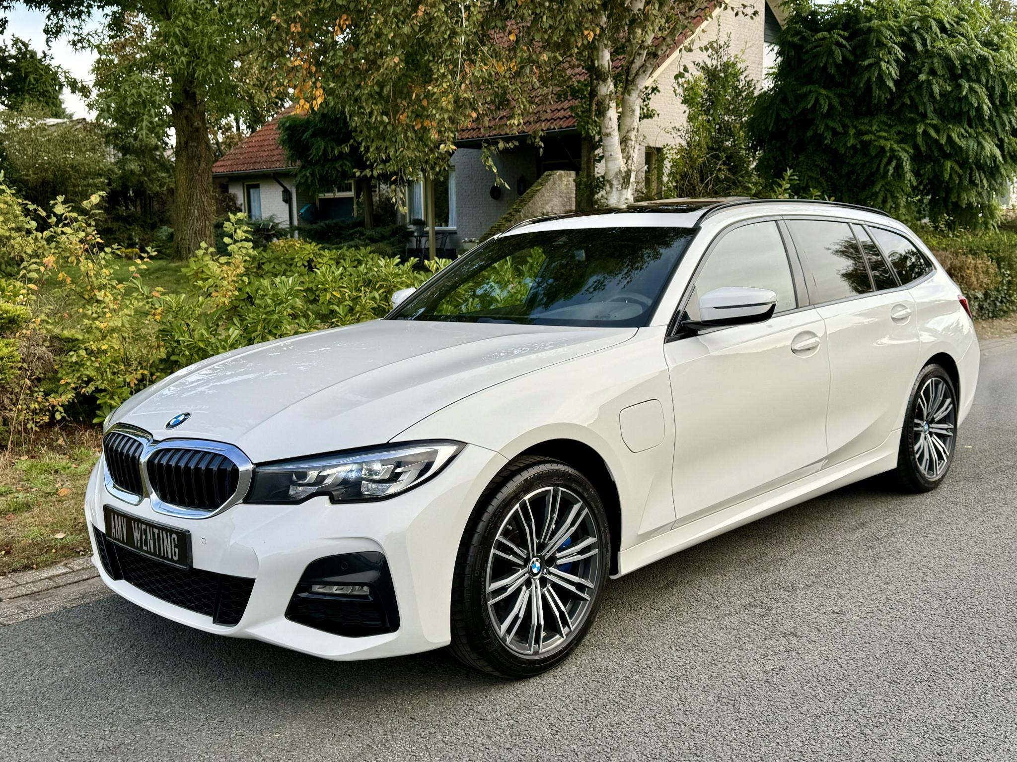 BMW 3 Serie Touring 330e xDrive 292PK M-Sport•Pano•Trekhaak