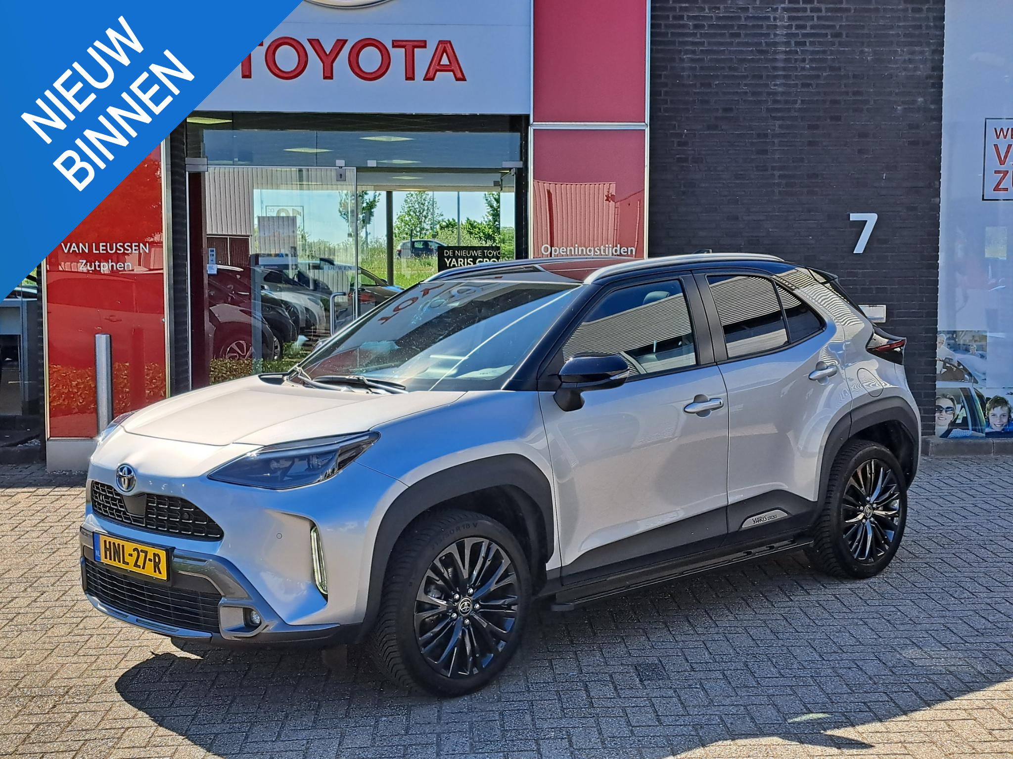 Toyota Yaris Cross 1.5 Hybrid AWD Adventure TREEPLANKEN DODEHOEKSENSOREN PANORAMADAK PDC