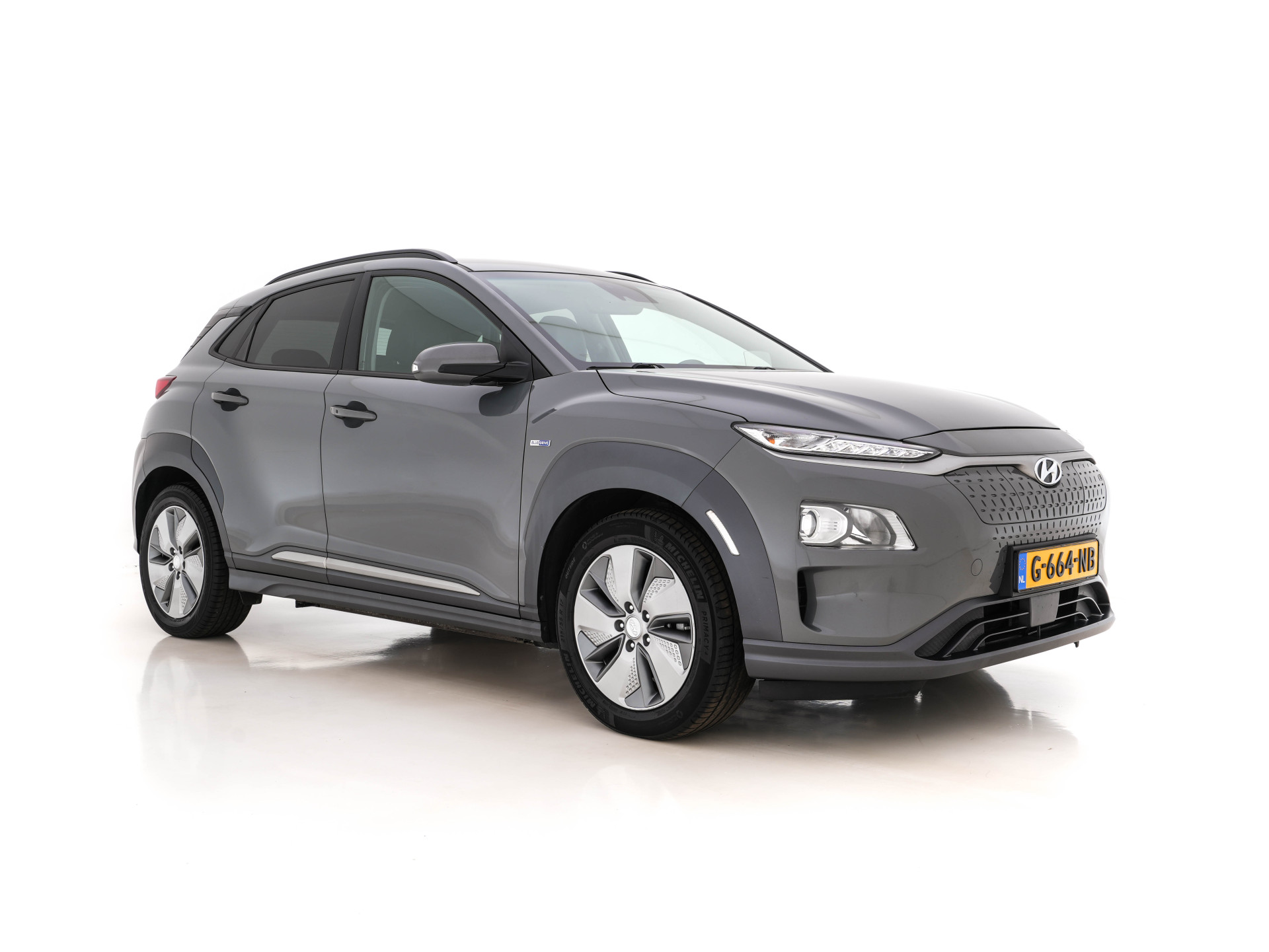 Hyundai Kona EV Fashion Design-Pack 64 kWh (INCL-BTW) Aut. *HEAD-UP | LEATHER-MICROFIBRE | NAVI-FULLMAP | KEYLESS | SHIFT-PADDLES | LANE-ASSIST | CAMERA | DAB | DIGI-COCKPIT | ADAPTIVE-CRUISE | COMFORT-SEATS | 17"ALU*