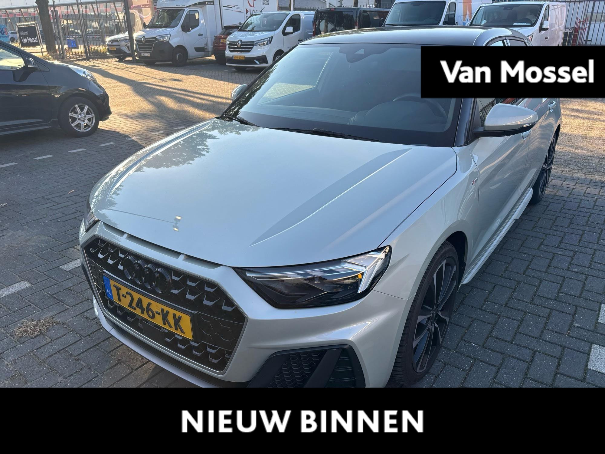 Audi A1 Sportback 30 TFSI S edition 110 PK | S-line | Navigatie | Cruise Control | Sfeerverlichting | Lichtmetalen velgen | Privacy glass | Audi smartphone interface |