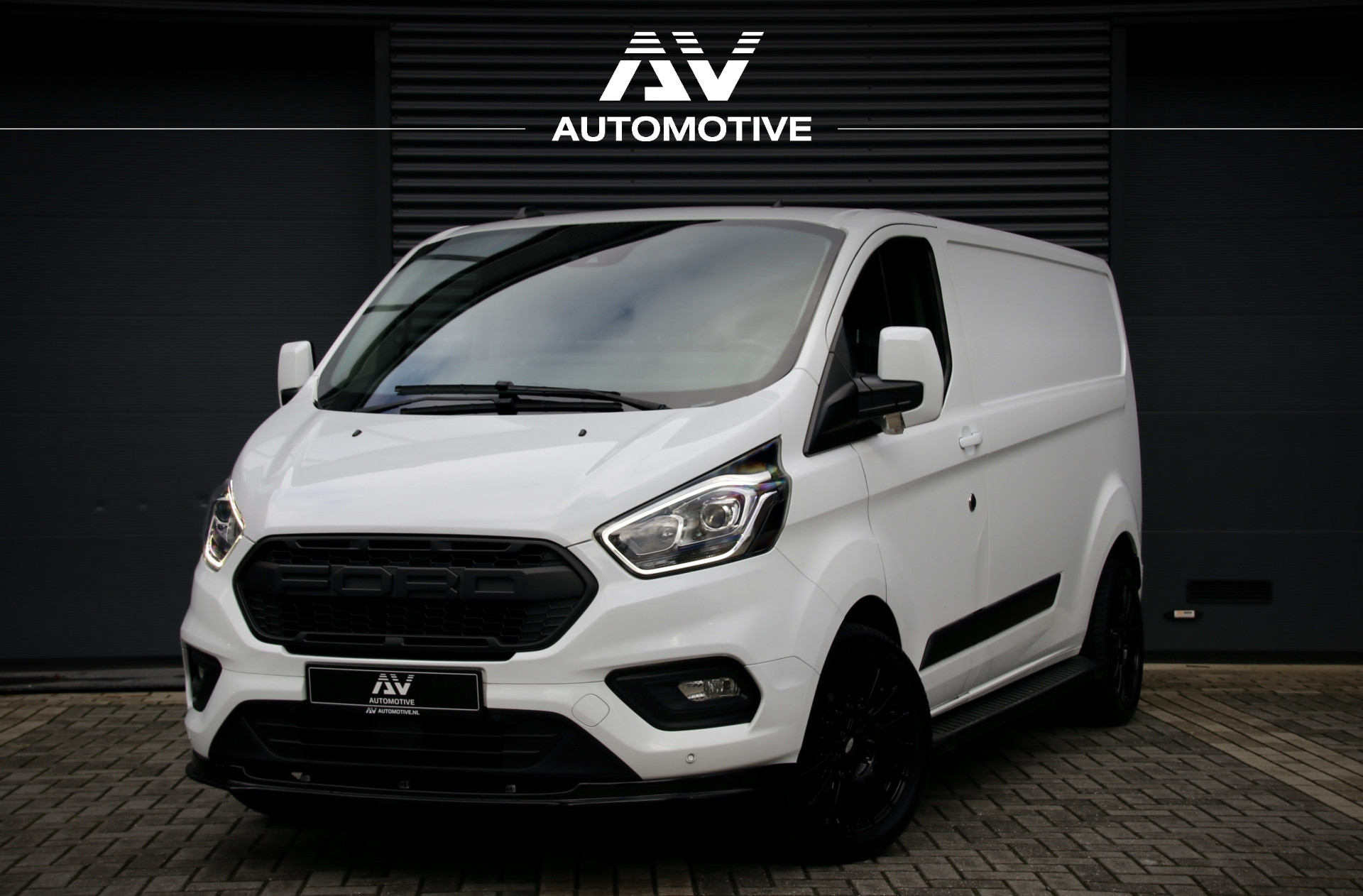 Ford Transit Custom 300 2.0 TDCI L2H1 CarPlay | PDC V+A | Cruise control | Stoelverwarming | Trekhaak | 3-Zitter | Nieuwe APK | Onderhoudsbeurt