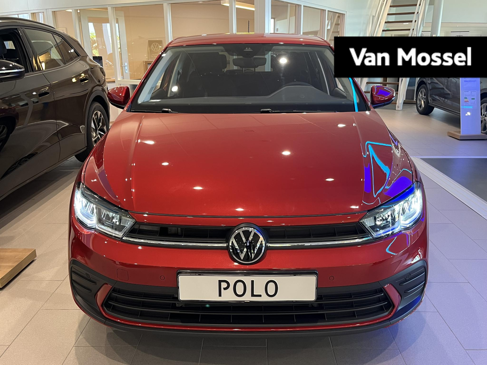 Volkswagen Polo 1.0 TSI Life Edition | DIRECT LEVERBAAR| Kings Red | Navigatie | Draadloos laden | Stoelverwarming | 15 inch | Draadloos Apple Carplay | Draadloos Android auto | Digitale cockpit